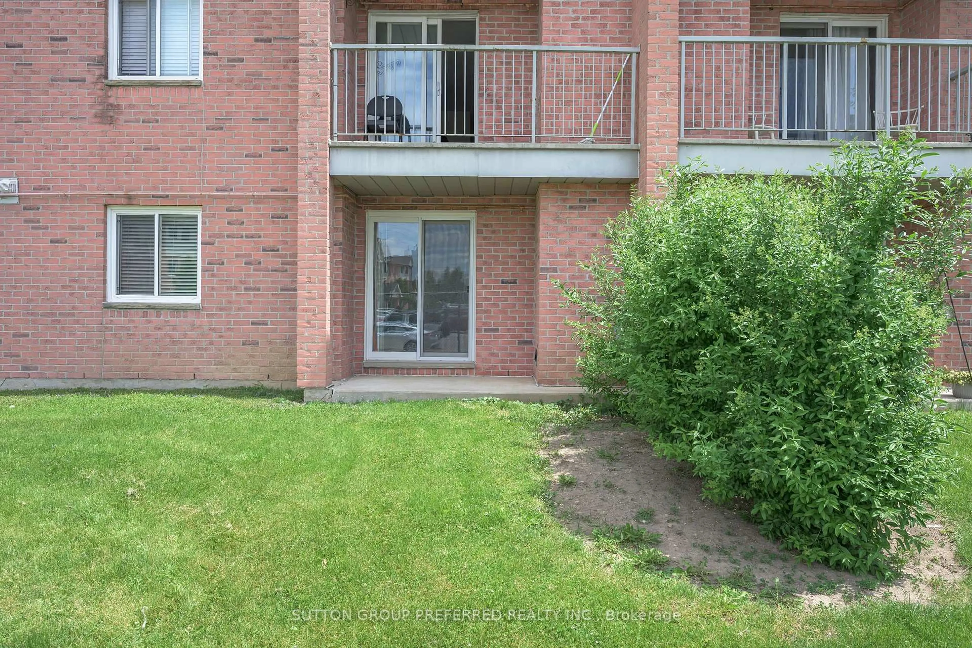 Patio, street for 136 Conway Dr #52, London South Ontario N6E 3N1
