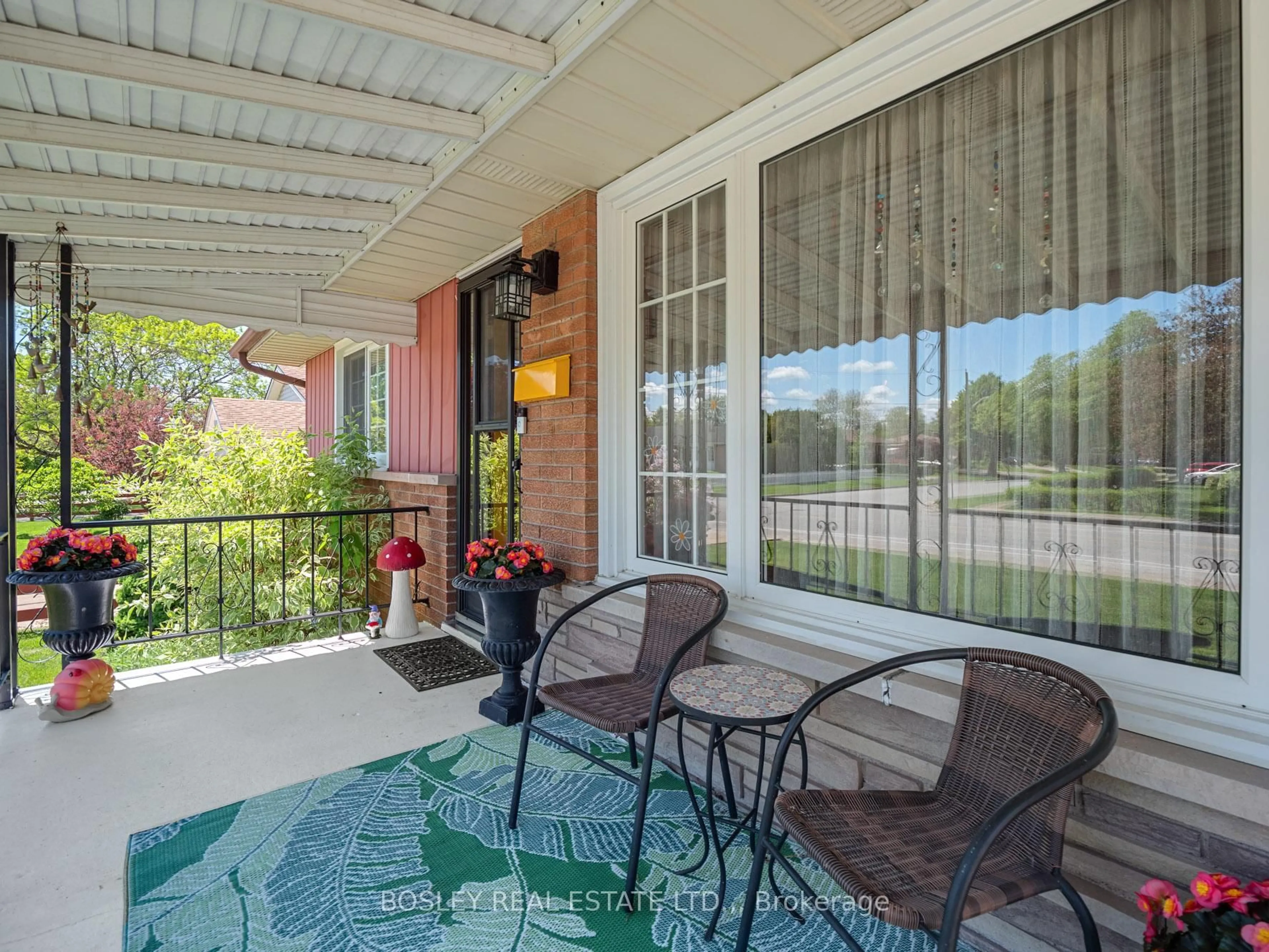 Patio, water/lake/river/ocean view for 6521 Caledonia St, Niagara Falls Ontario L2G 5A6