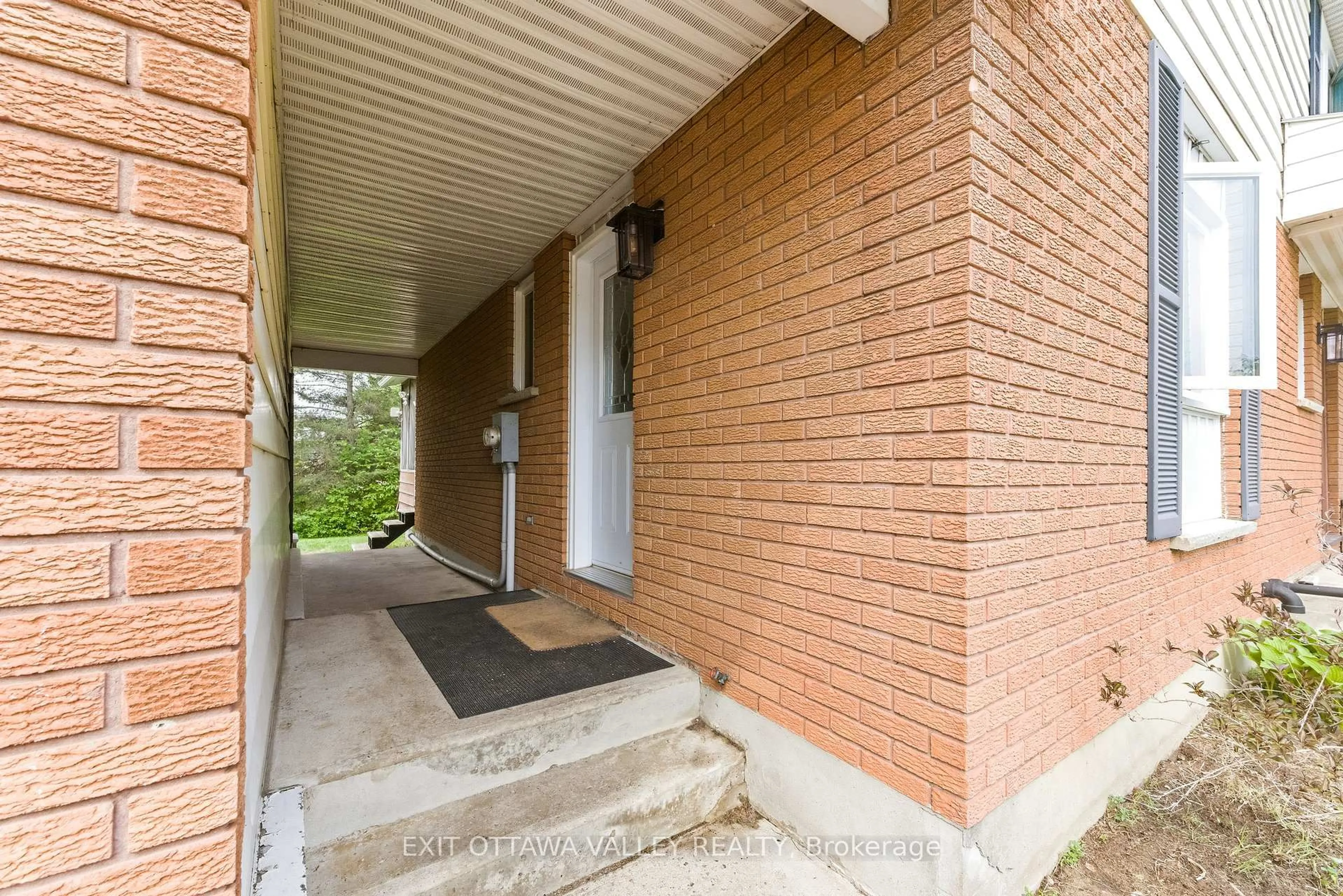 Unknown for 13 Tamarack St, Deep River Ontario K0J 1P0