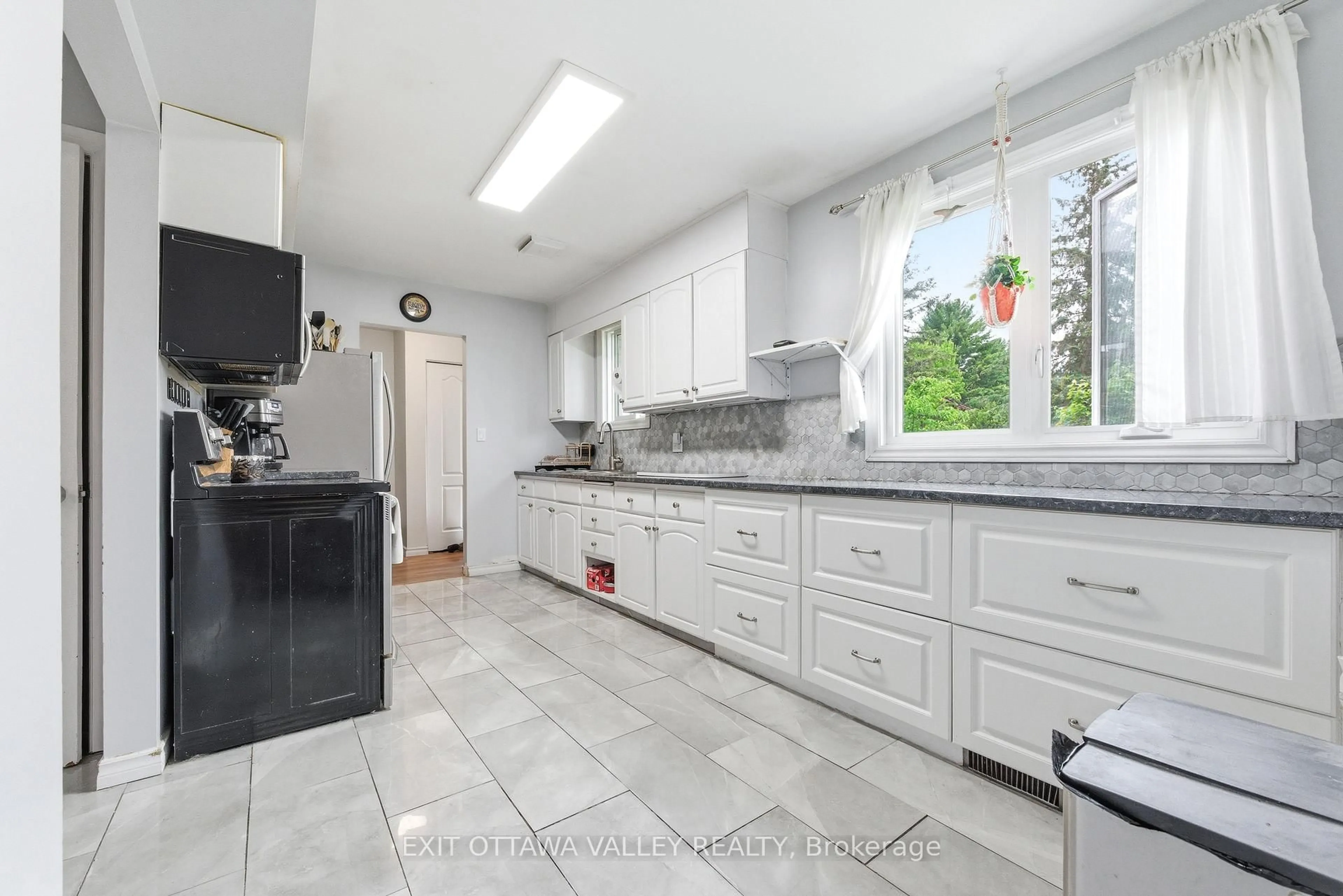 Unknown for 13 Tamarack St, Deep River Ontario K0J 1P0
