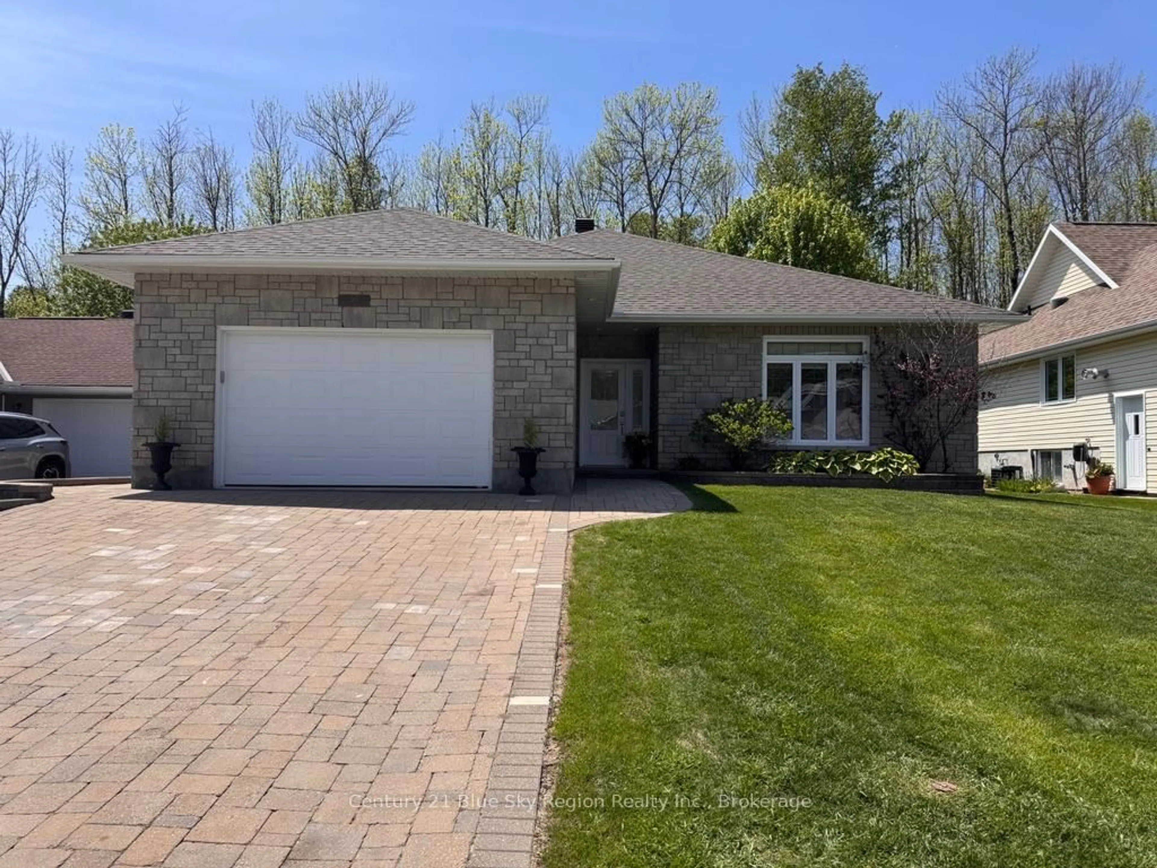 Home with brick exterior material, street for 265 Osprey Cres, Callander Ontario P0H 1H0
