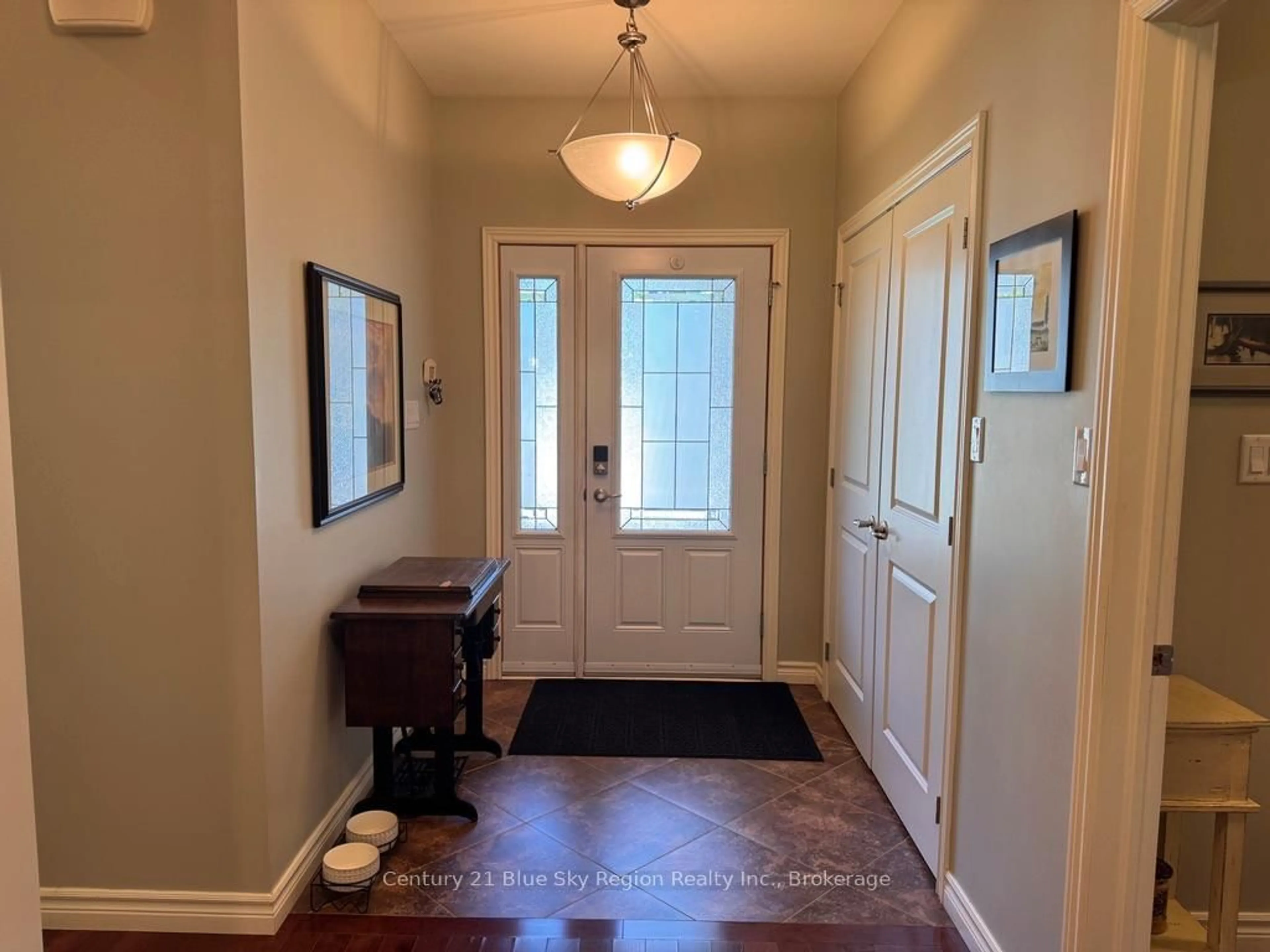 Indoor entryway for 265 Osprey Cres, Callander Ontario P0H 1H0