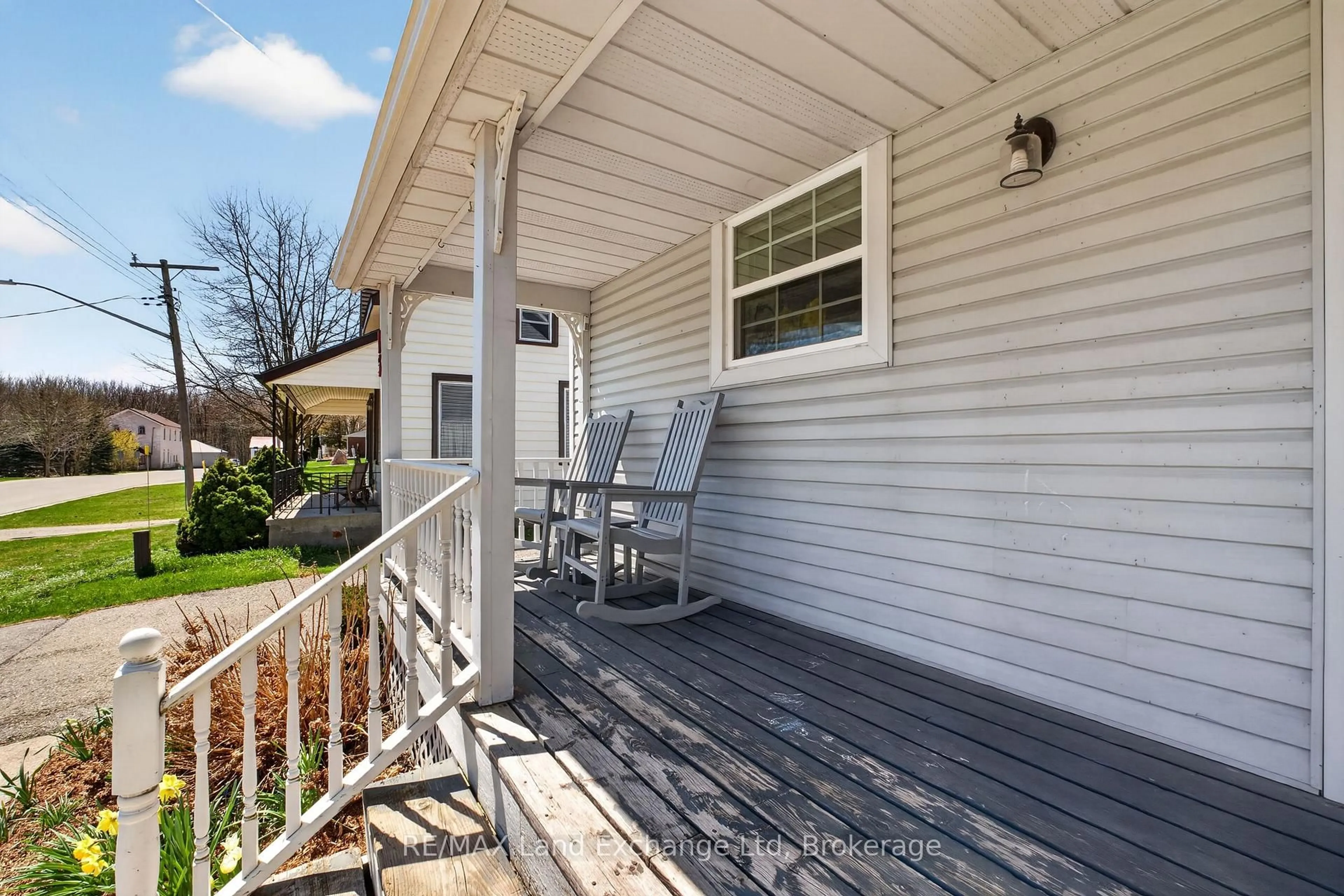 Patio, street for 15 Whitechurch St, Huron-Kinloss Ontario N0G 2W0