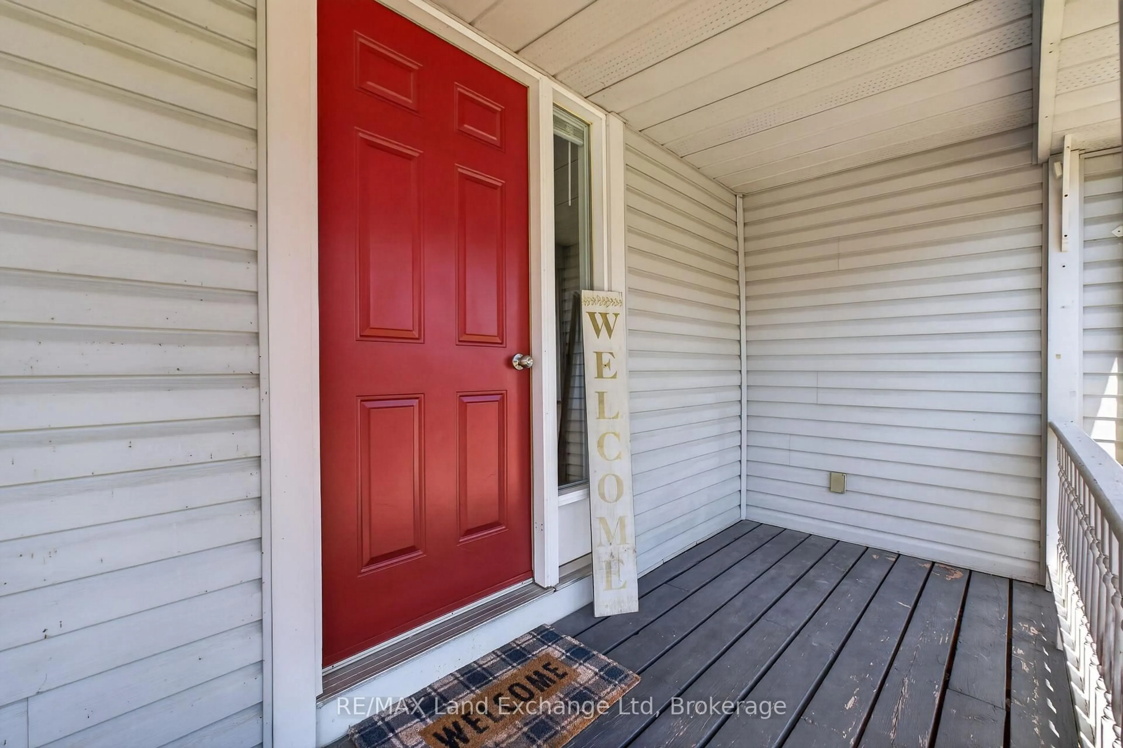 Indoor entryway for 15 Whitechurch St, Huron-Kinloss Ontario N0G 2W0