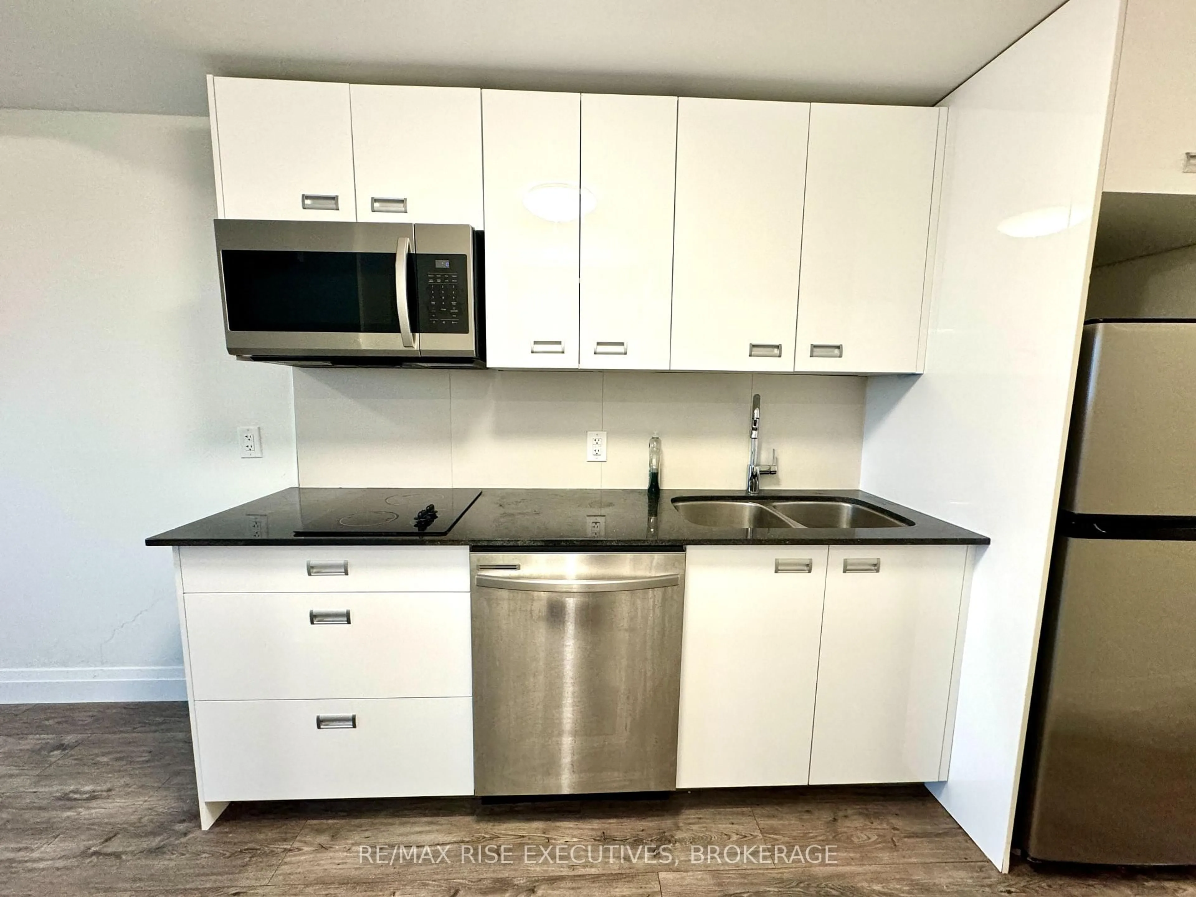 Standard kitchen, wood/laminate floor for 652 Princess St #711, Kingston Ontario K7L 1E5