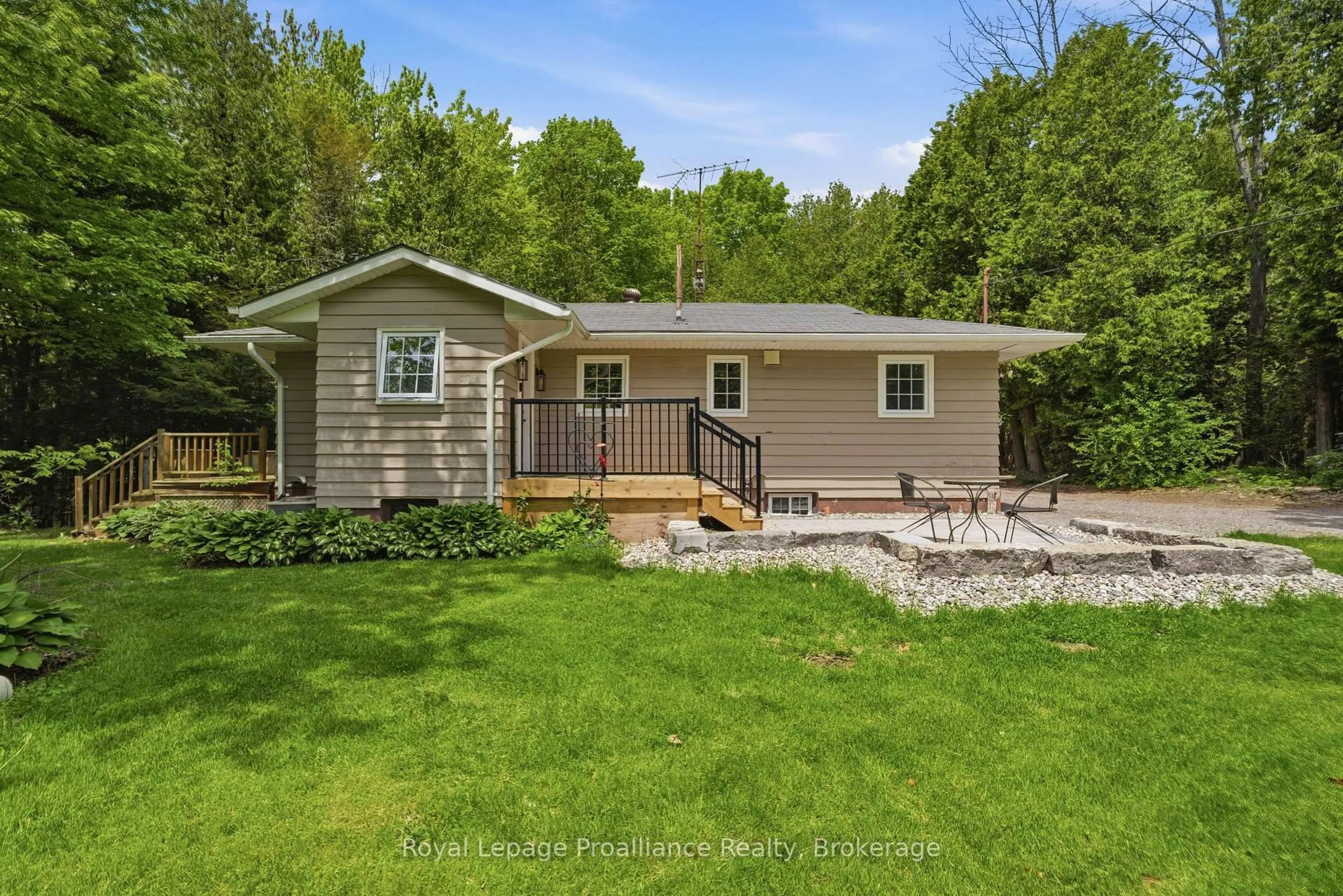 Home with vinyl exterior material, water/lake/river/ocean view for 255 Bull Rd, Alnwick/Haldimand Ontario K0K 1C0