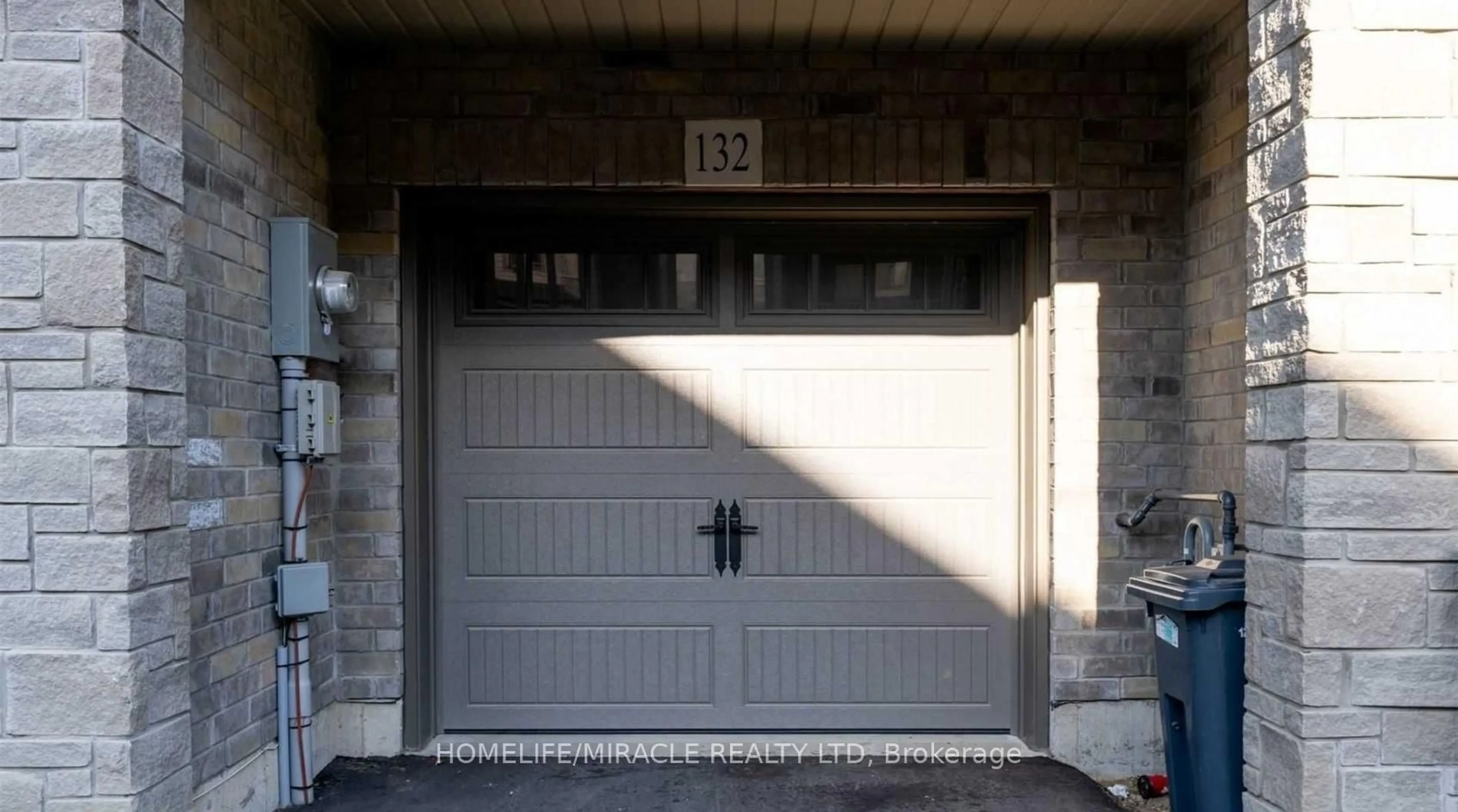 Indoor garage for 77 Diana Ave #132, Brantford Ontario N3T 0G7