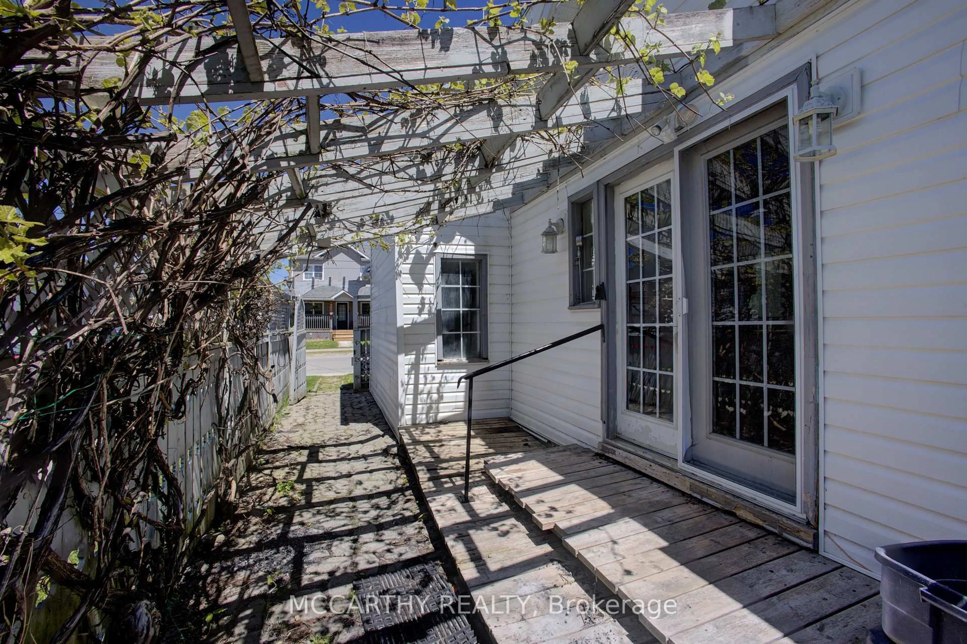 Patio, street for 171 Owen Sound St, Southgate Ontario N0C 1B0