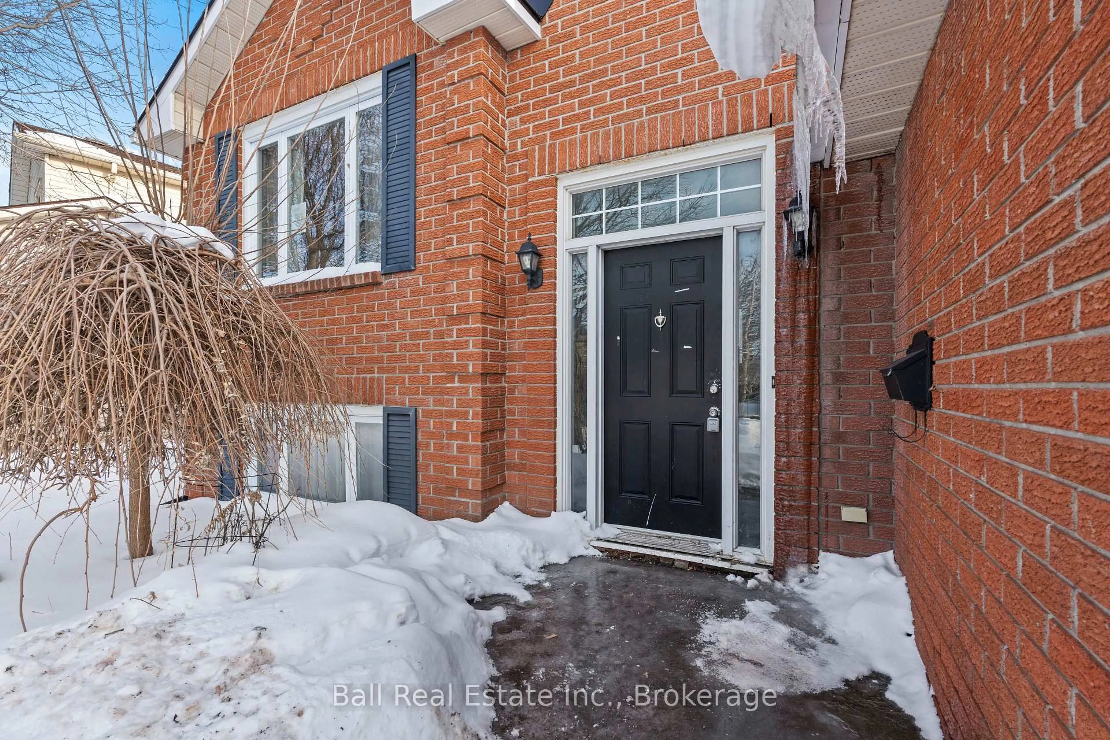 Indoor entryway for 473 Kingsdale Ave, Kingston Ontario K7M 8A3