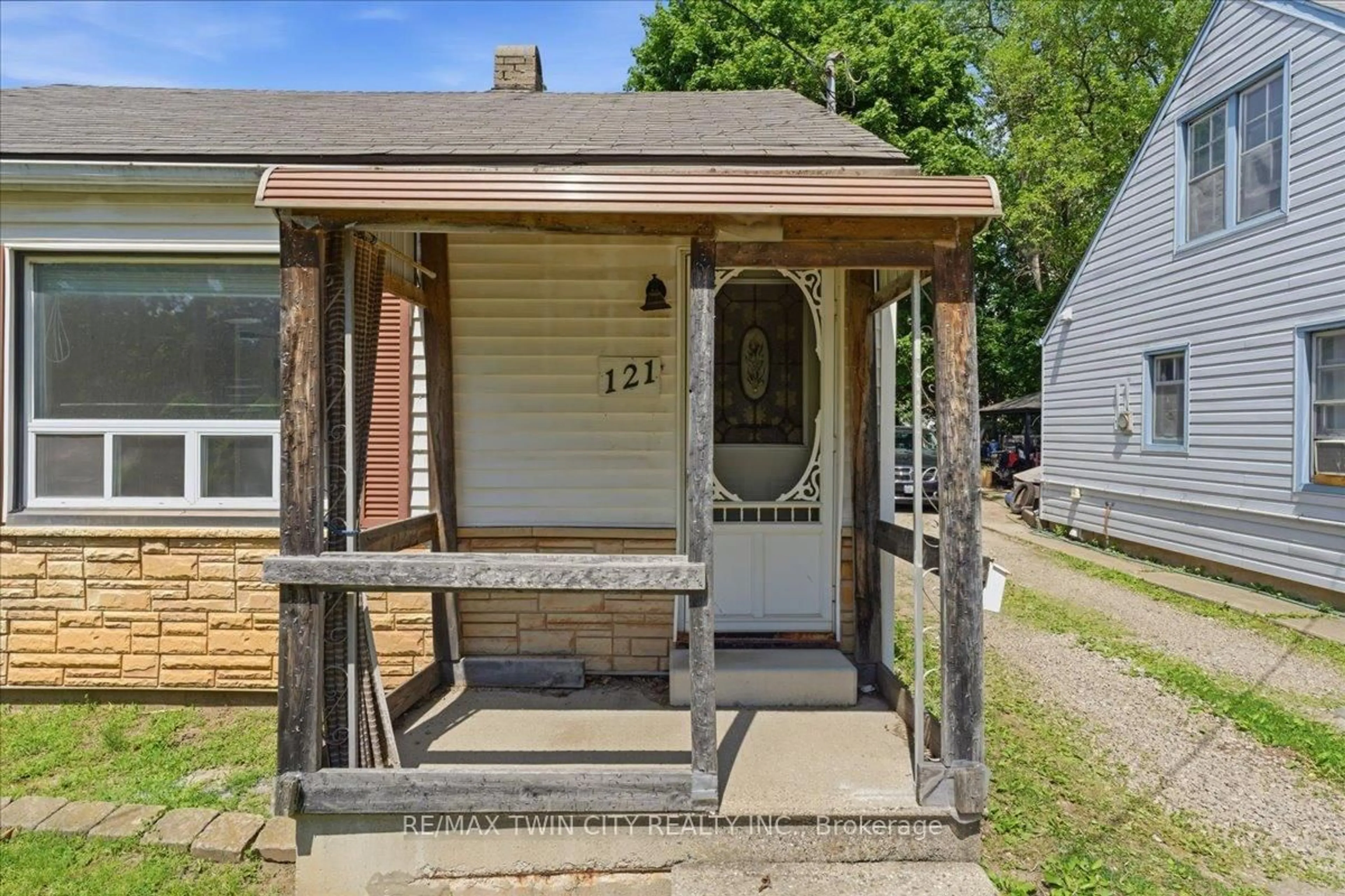 Unknown for 121 Wilkes St, Brantford Ontario N3T 4W4