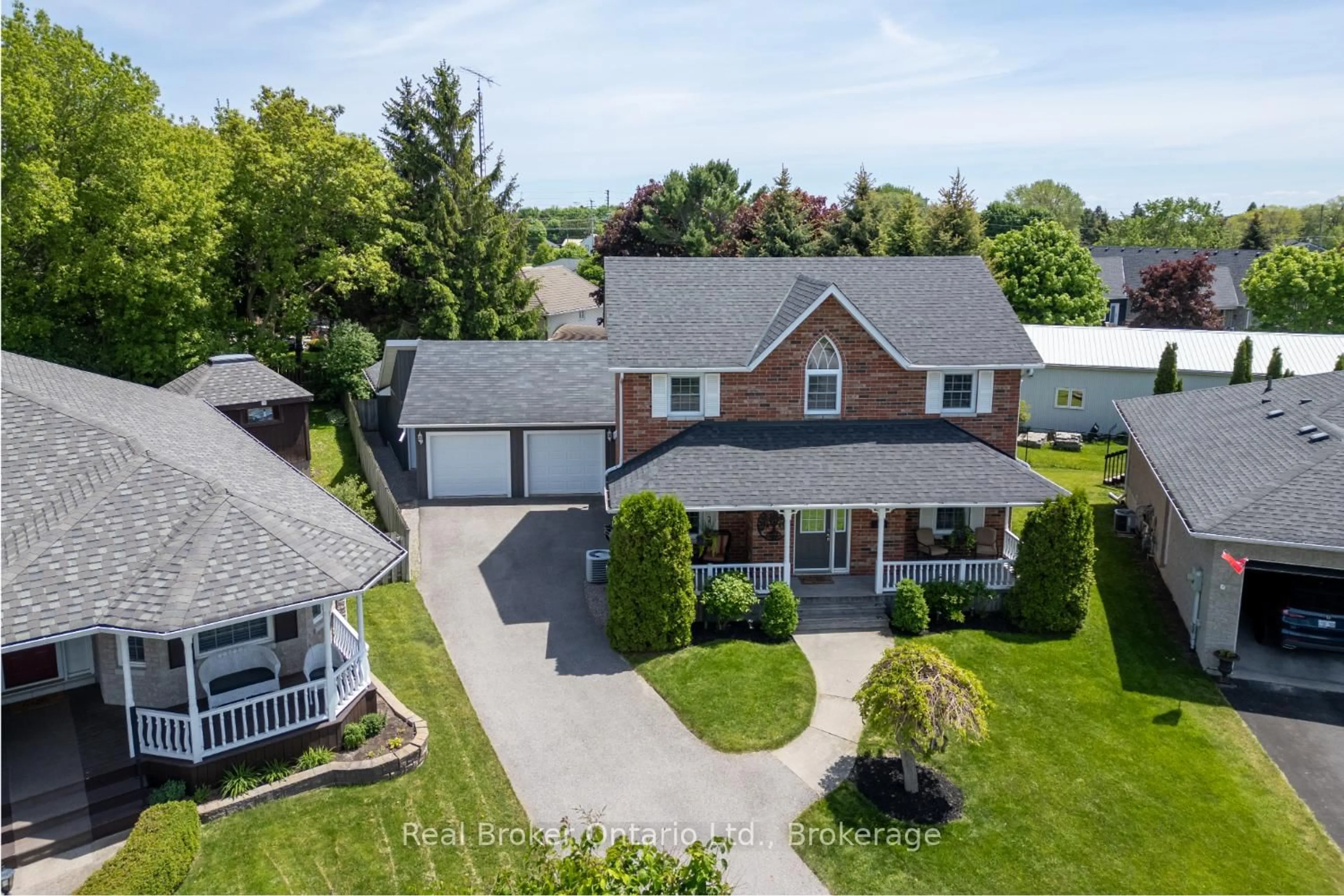 A pic from outside/outdoor area/front of a property/back of a property/a pic from drone, street for 11 Chalmers Crt, Port Hope Ontario L1A 4J3