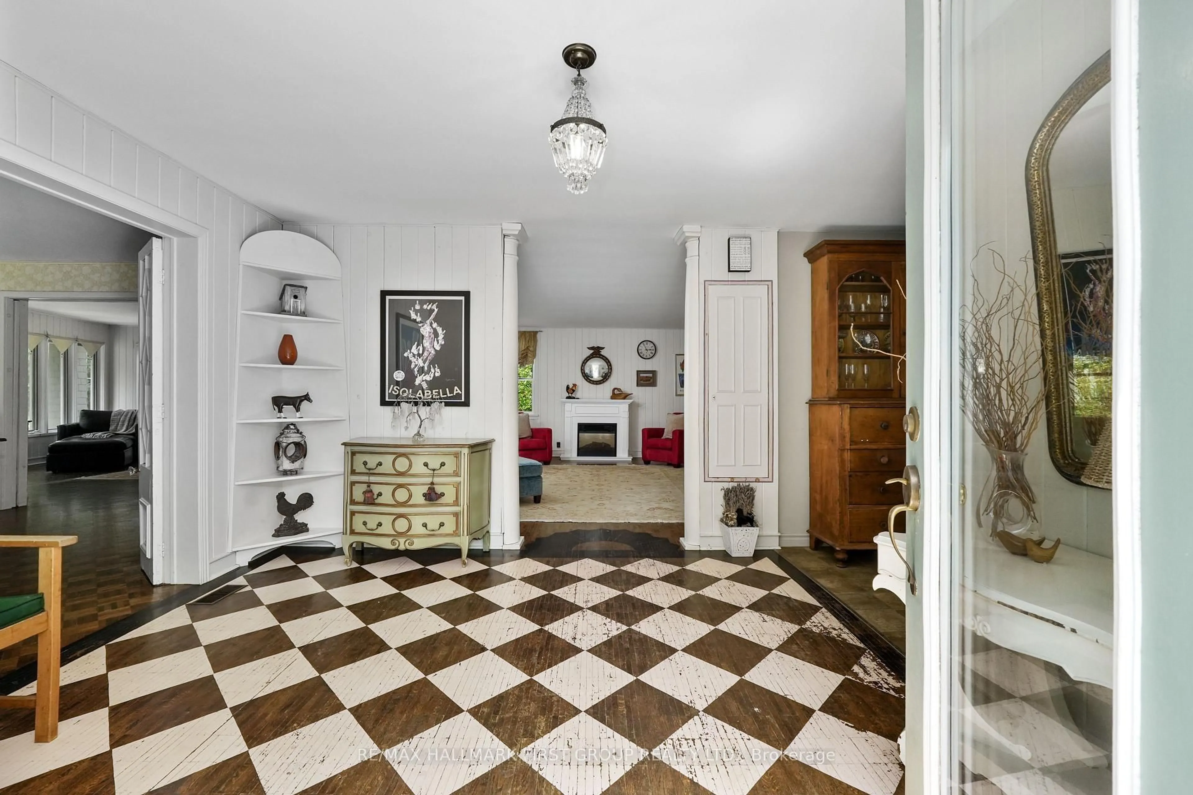 Indoor foyer for 2904 Shelter Valley Rd, Alnwick/Haldimand Ontario K0K 2G0