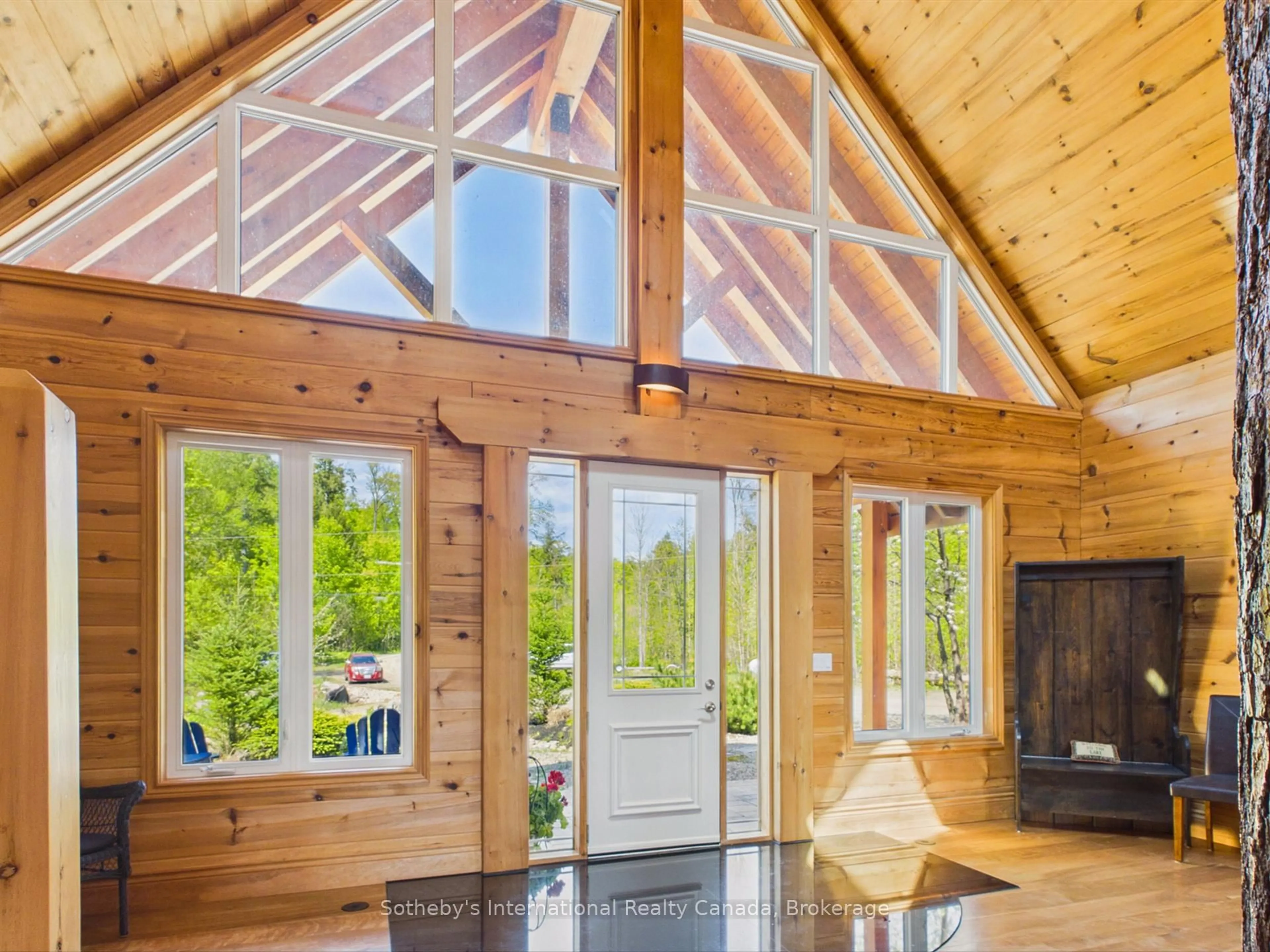 Indoor entryway for 2889 Ahmic Lake Rd, Magnetawan Ontario P0A 1P0