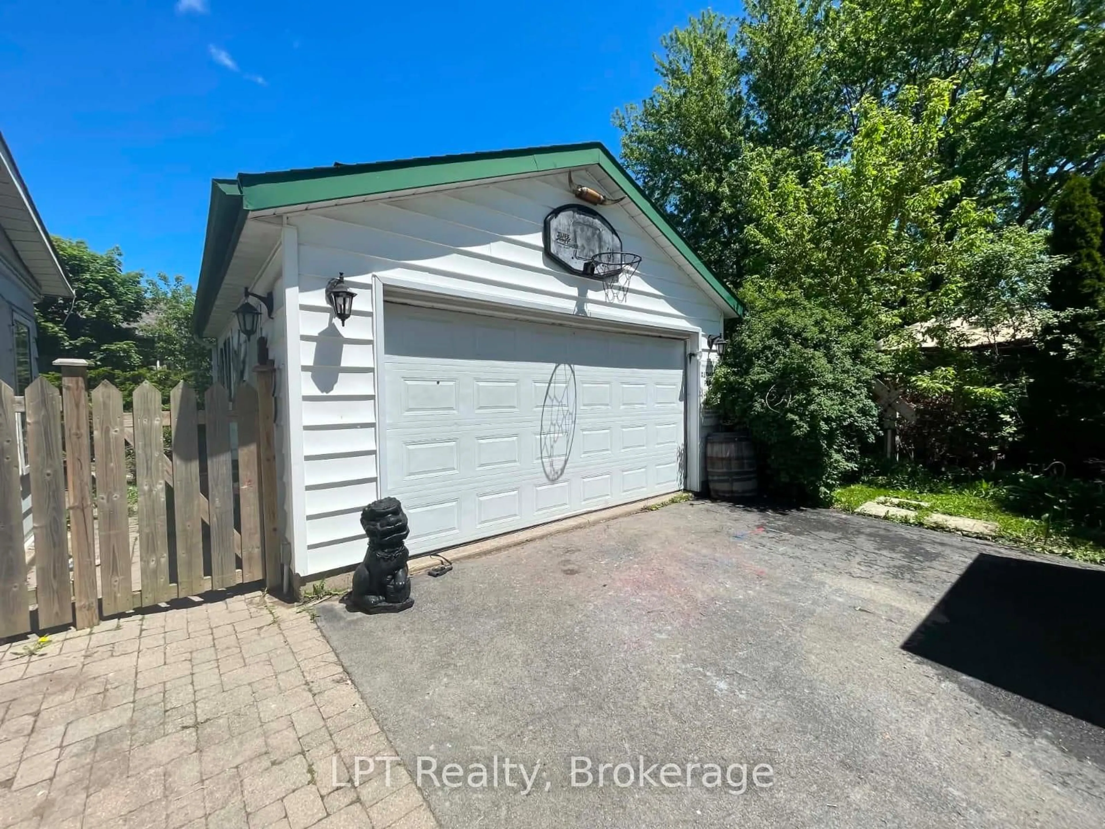 Unknown for 64 Marlatts Rd, Thorold Ontario L2V 1M6