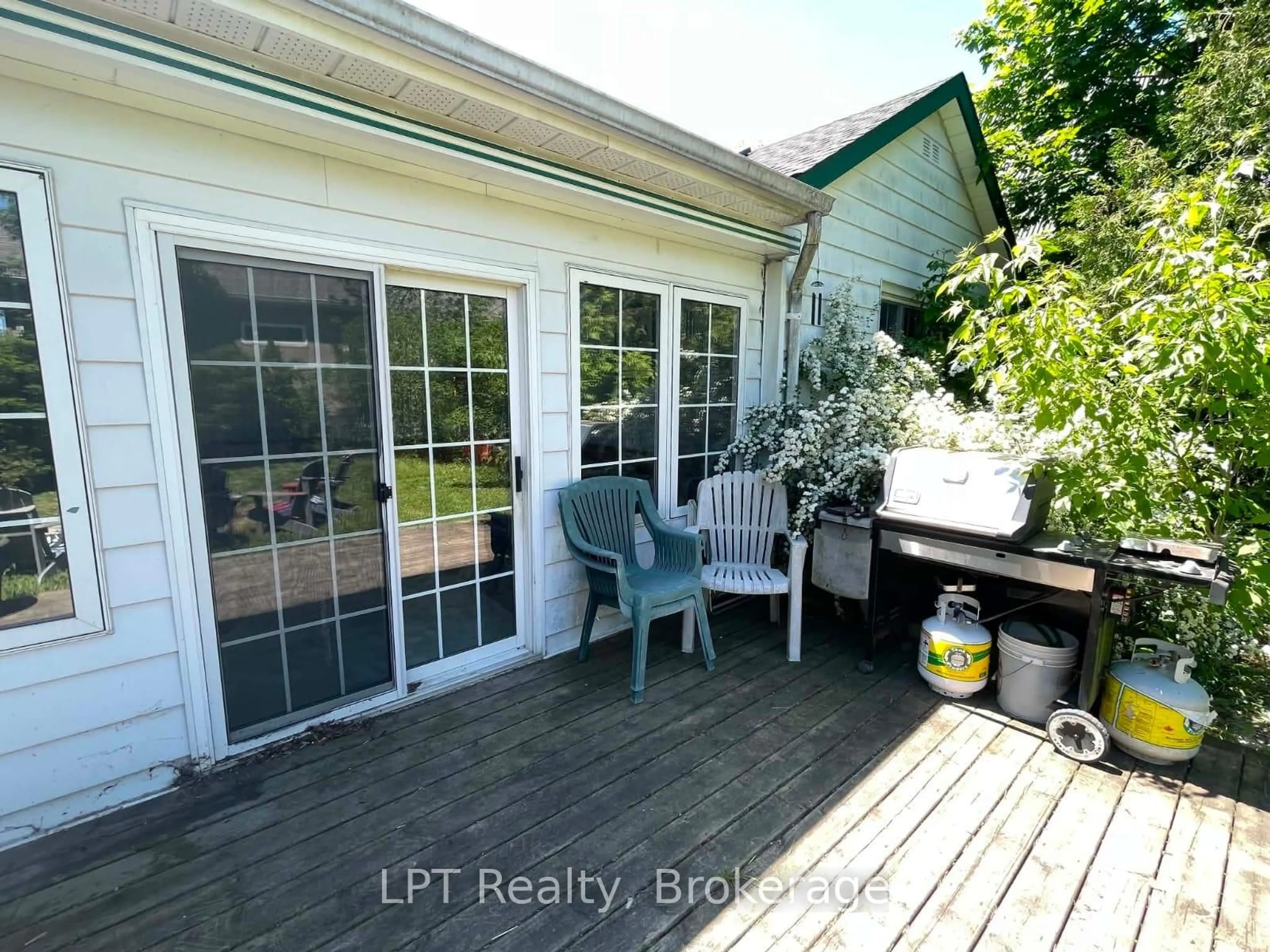 Patio, water/lake/river/ocean view for 64 Marlatts Rd, Thorold Ontario L2V 1M6