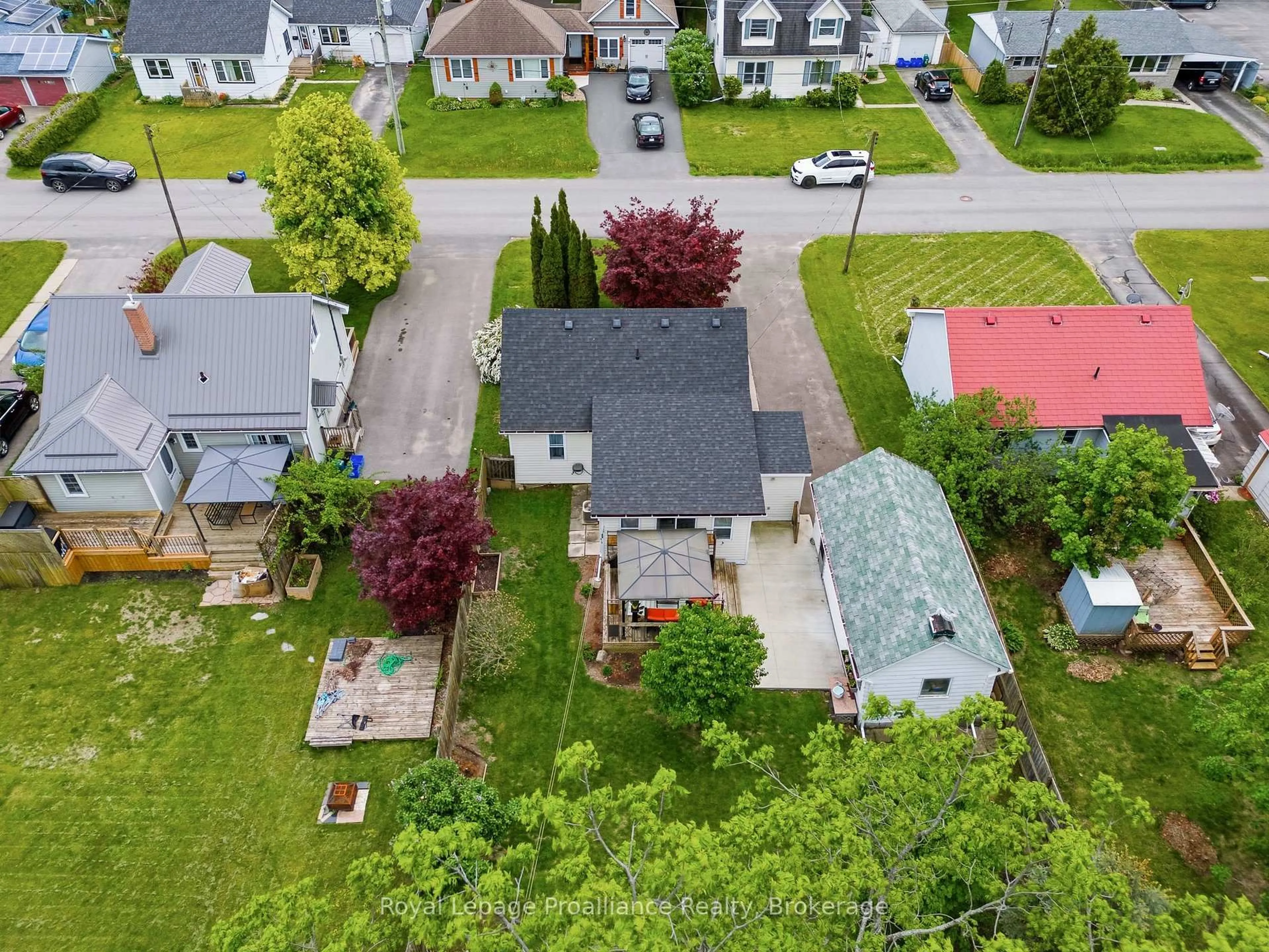 A pic from outside/outdoor area/front of a property/back of a property/a pic from drone, street for 106 Karl St, Belleville Ontario K8N 1J9
