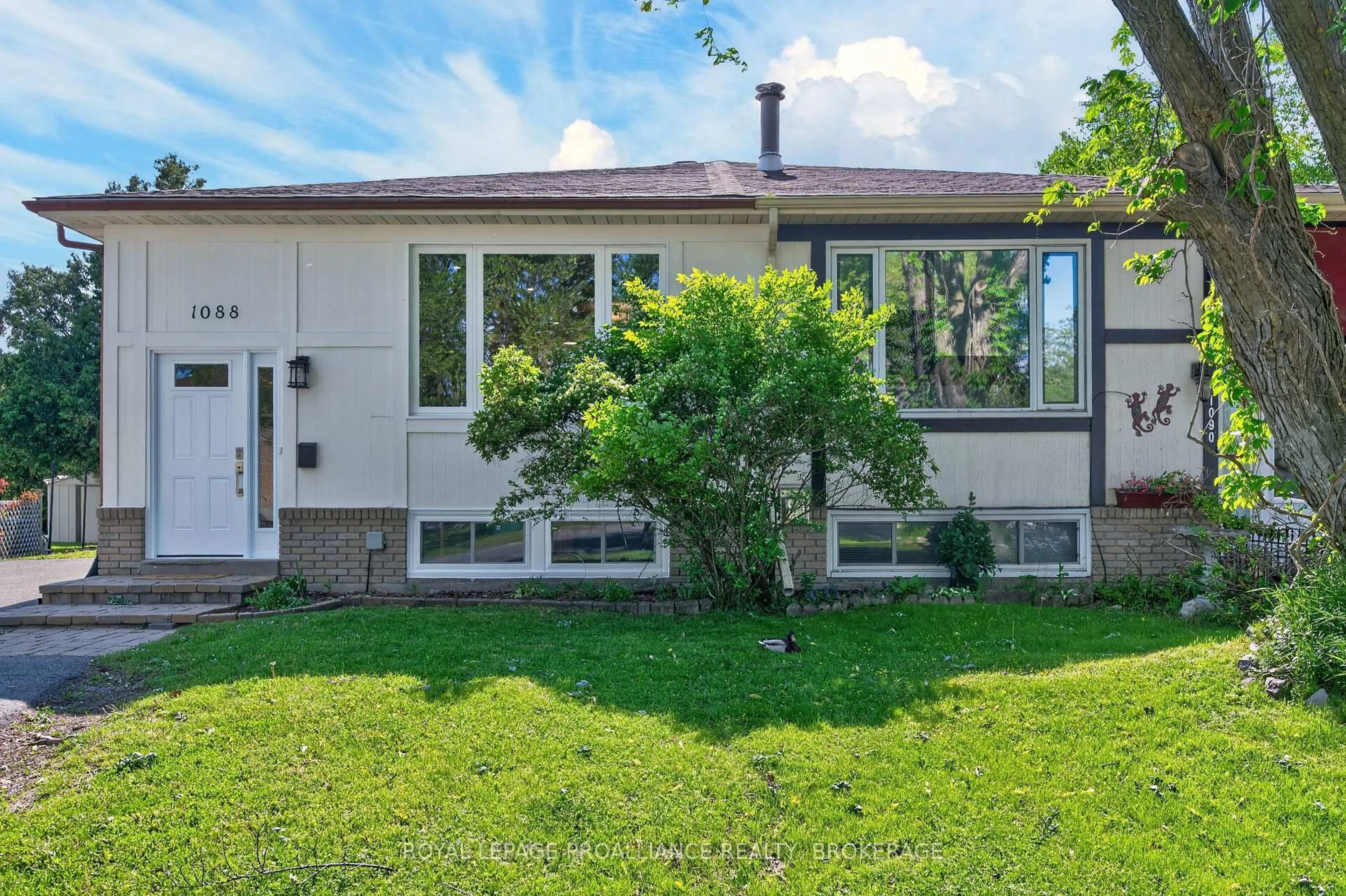 Home with vinyl exterior material, street for 1088 Pinewood Pl, Kingston Ontario K7P 1L1