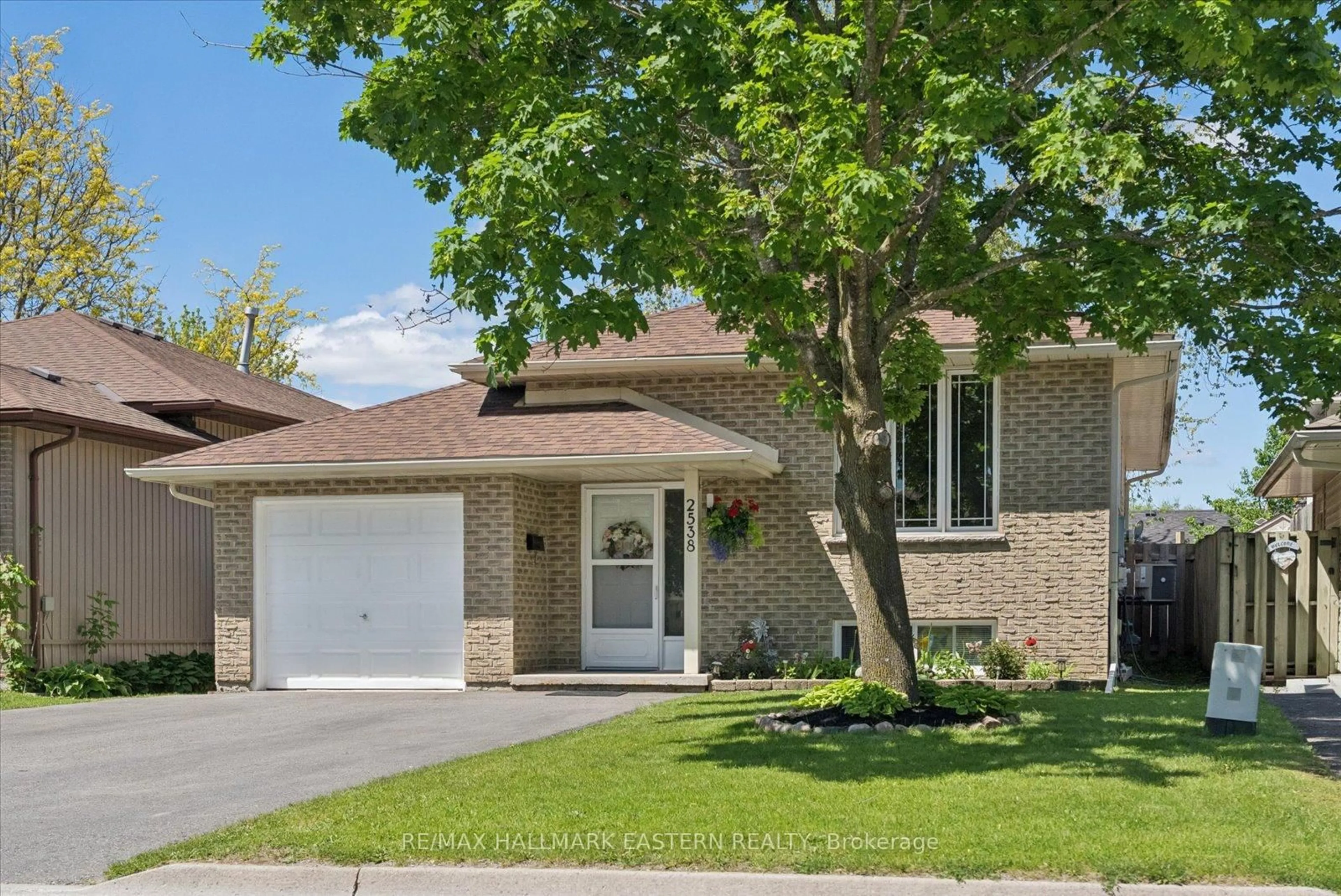 Home with brick exterior material, street for 2538 Foxmeadow Rd, Peterborough Ontario K9L 1X2
