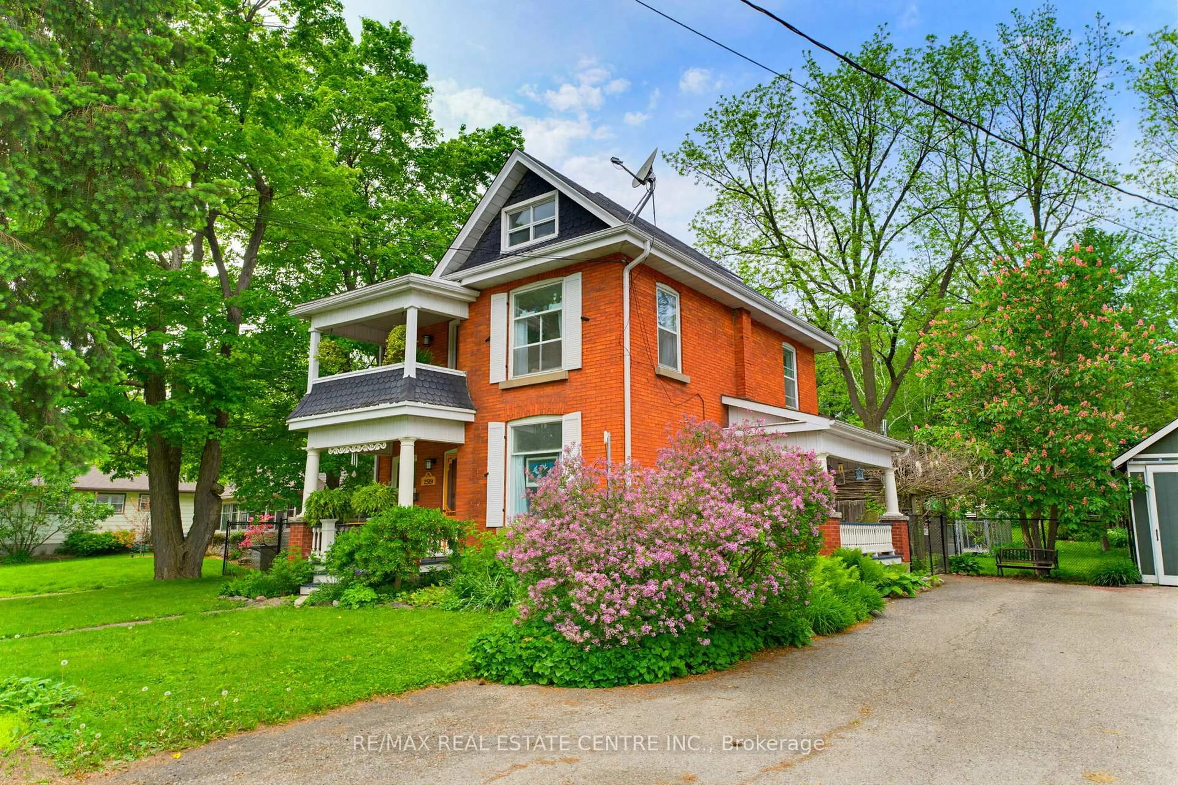 Home with brick exterior material, street for 2589 Jerseyville Rd, Hamilton Ontario L0R 1R0