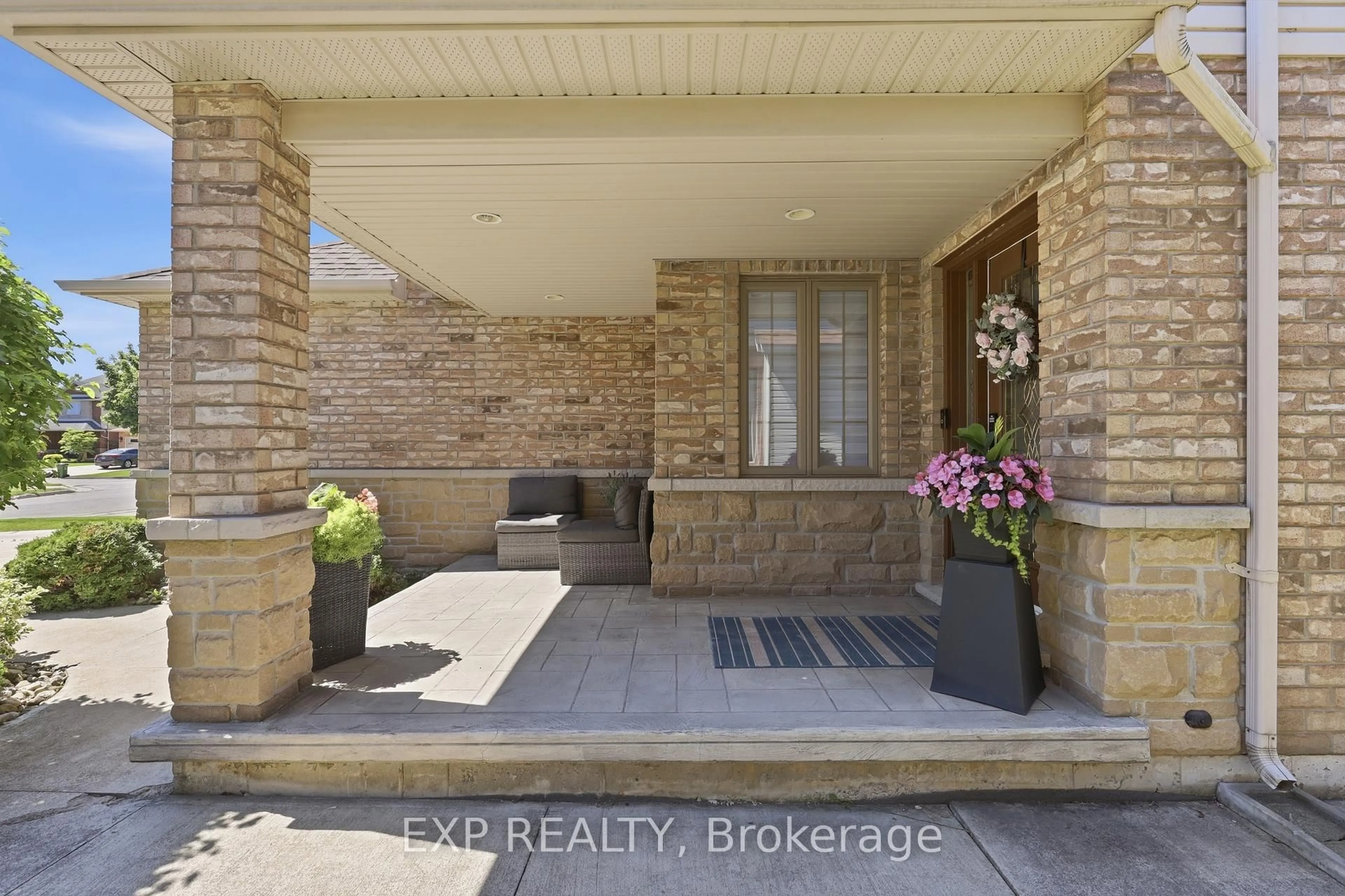 Indoor entryway for 194 Southbrook Dr, Hamilton Ontario L0R 1C0