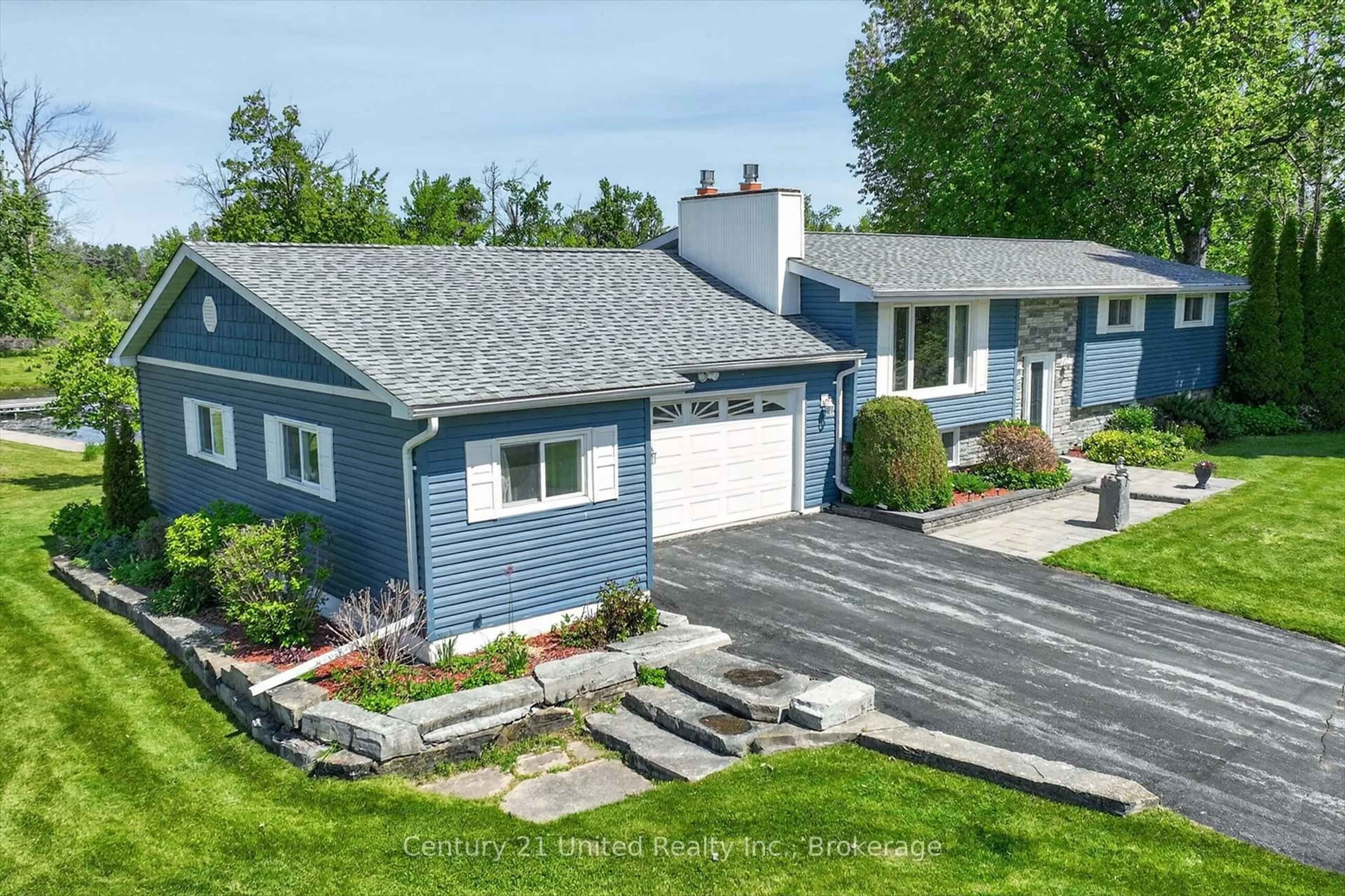 A pic from outside/outdoor area/front of a property/back of a property/a pic from drone, street for 1190 Nuforest Dr, Selwyn Ontario K0L 1T0