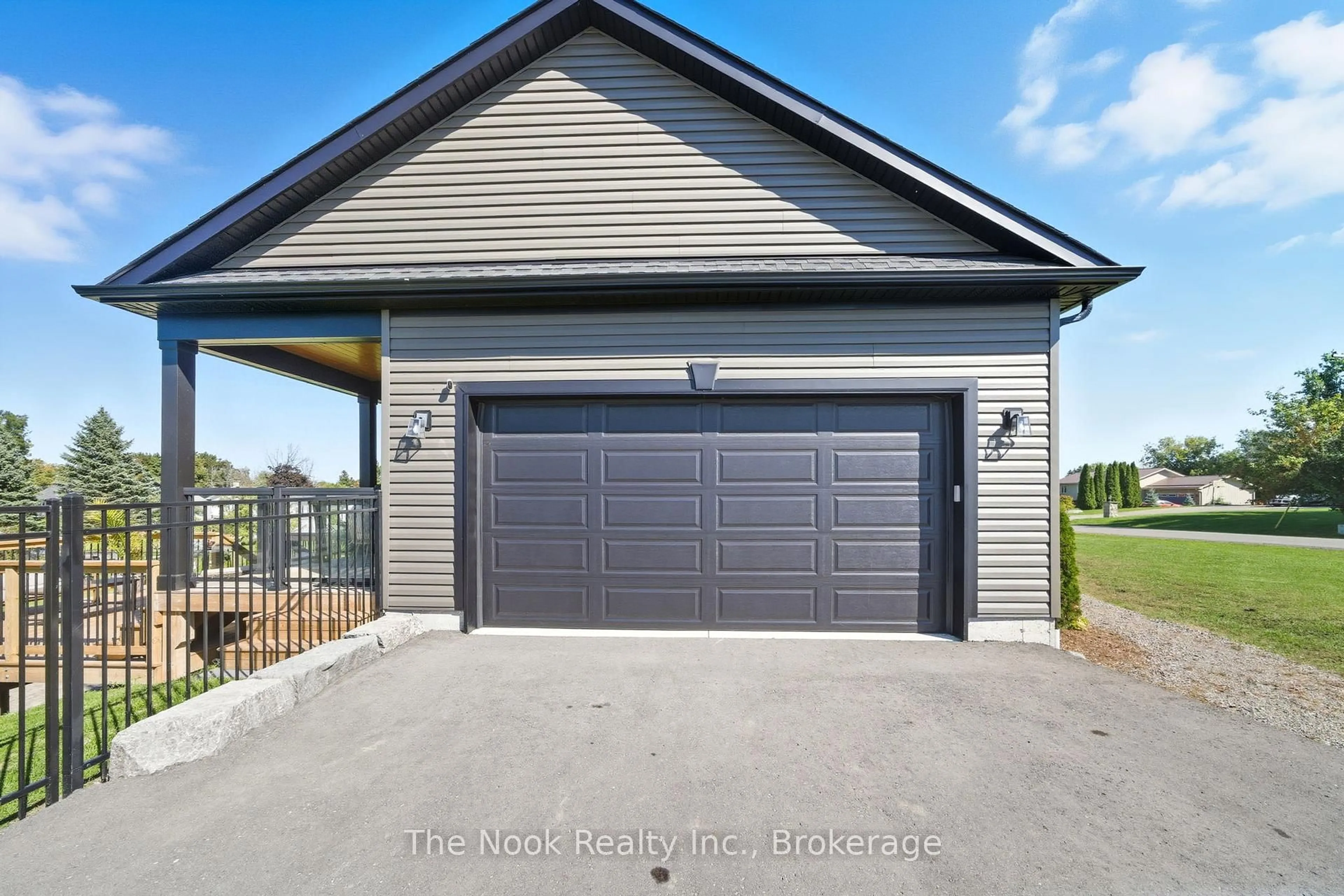 Indoor garage for 39 Helen Cres, Kawartha Lakes Ontario K0M 2C0
