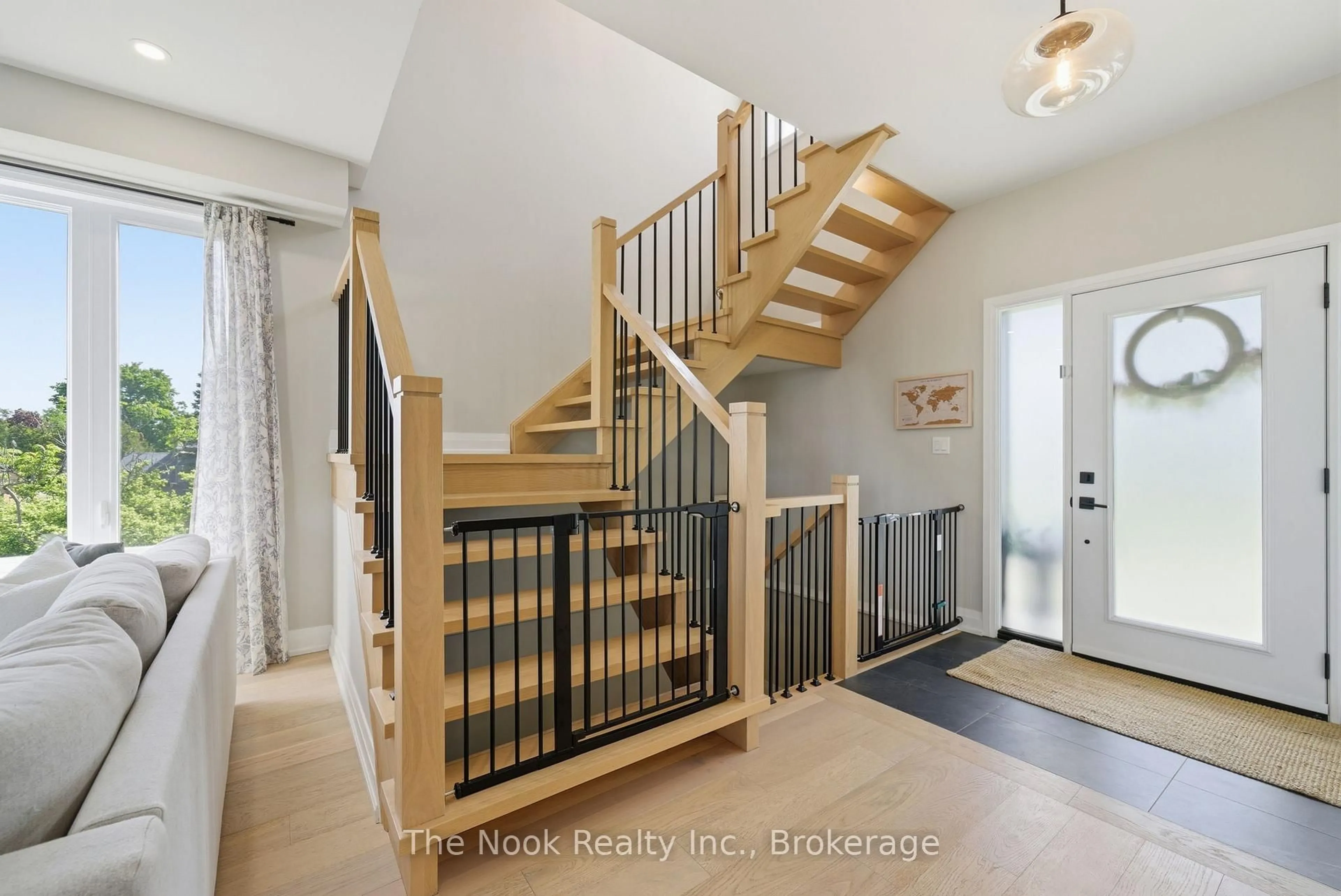 Indoor entryway for 39 Helen Cres, Kawartha Lakes Ontario K0M 2C0