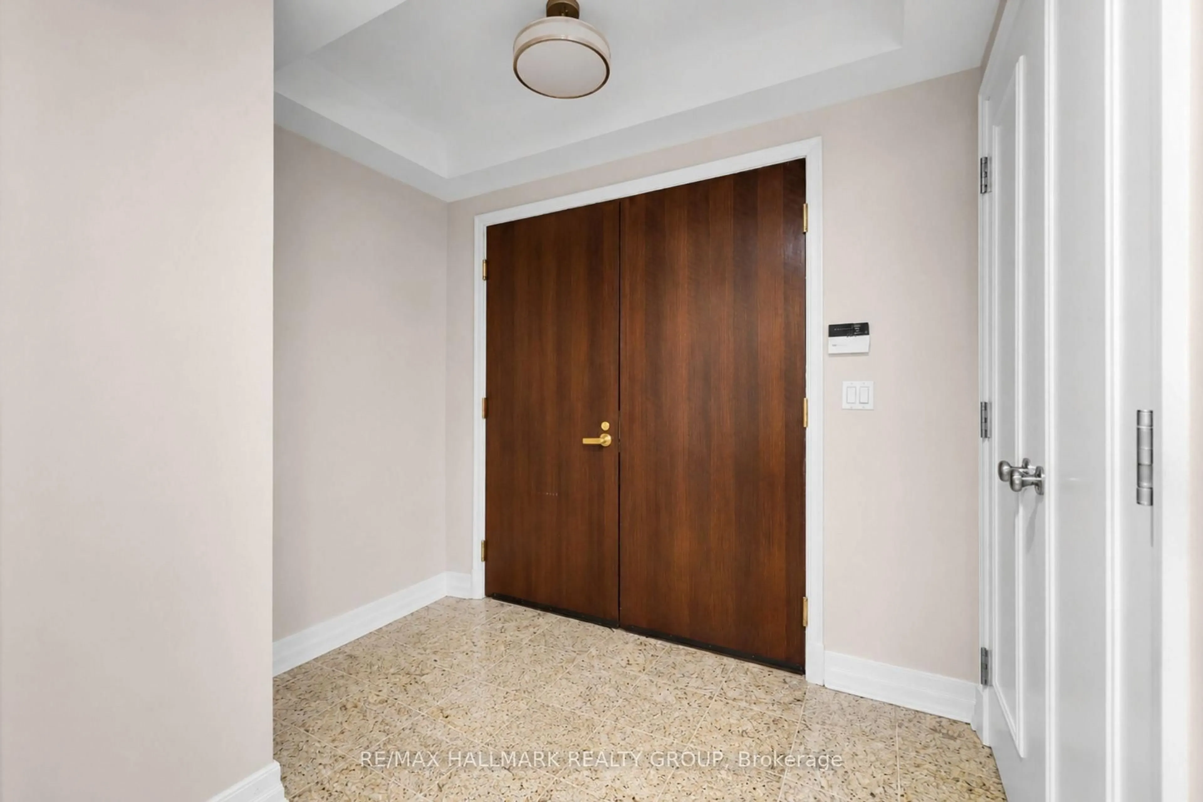 Indoor entryway for 3580 RIVERGATE Way #1108, Ottawa Ontario K1V 1V5