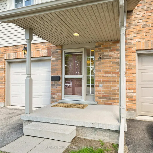 15 Gregg Crt #5, Kitchener 2