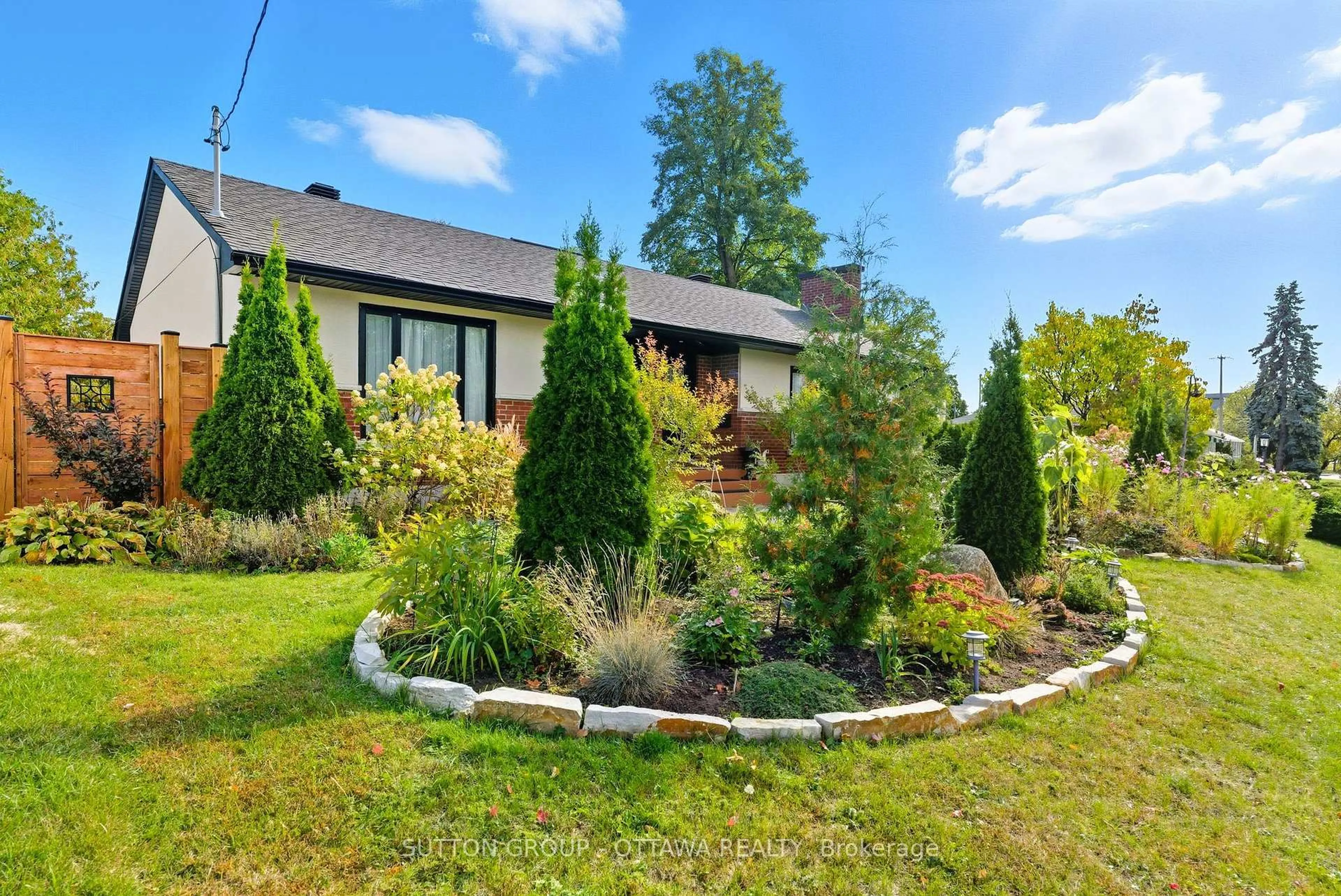 Patio, unknown for 2461 Alta Vista Dr, Ottawa Ontario K1H 7M9
