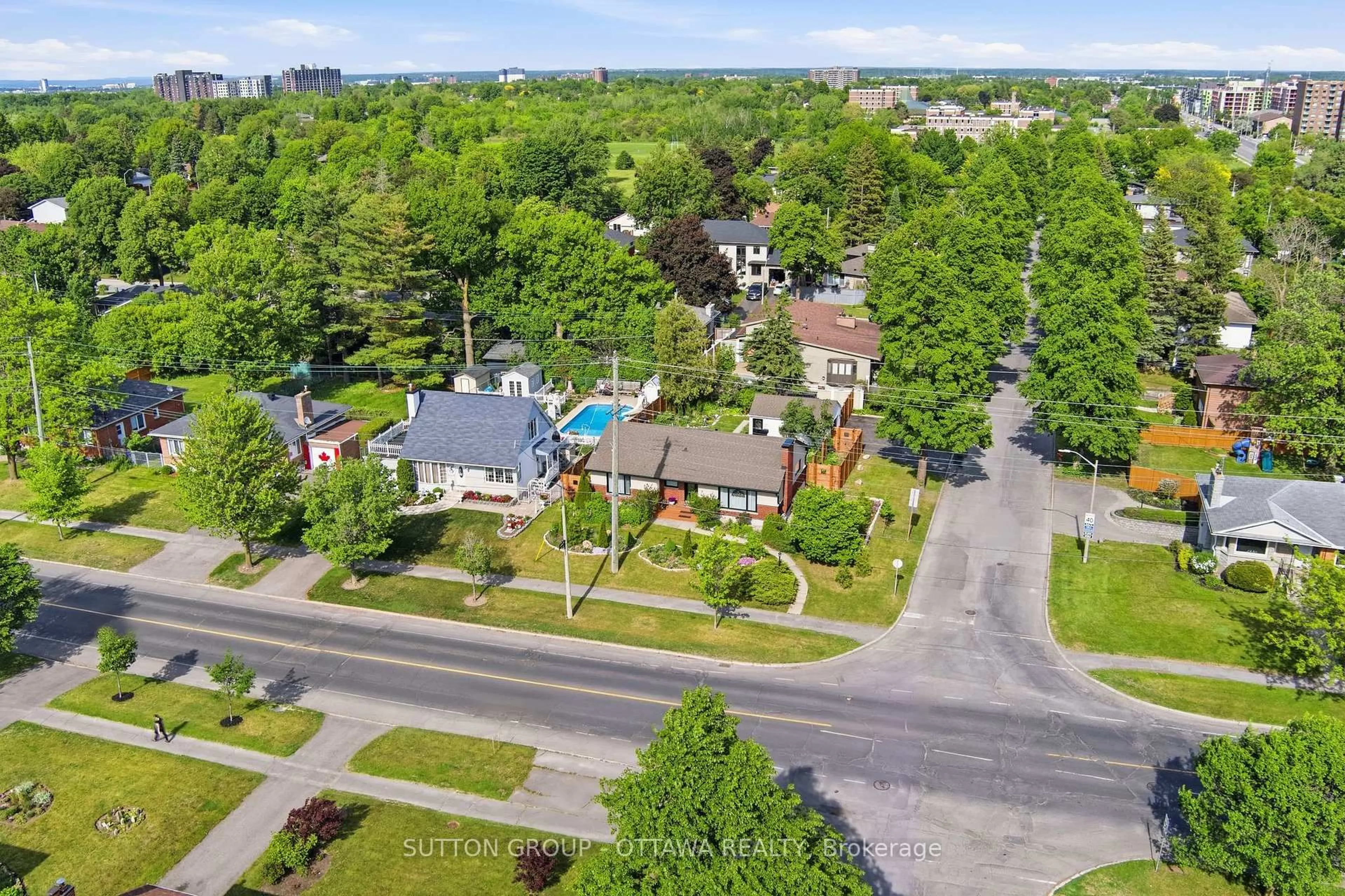A pic from outside/outdoor area/front of a property/back of a property/a pic from drone, street for 2461 Alta Vista Dr, Ottawa Ontario K1H 7M9