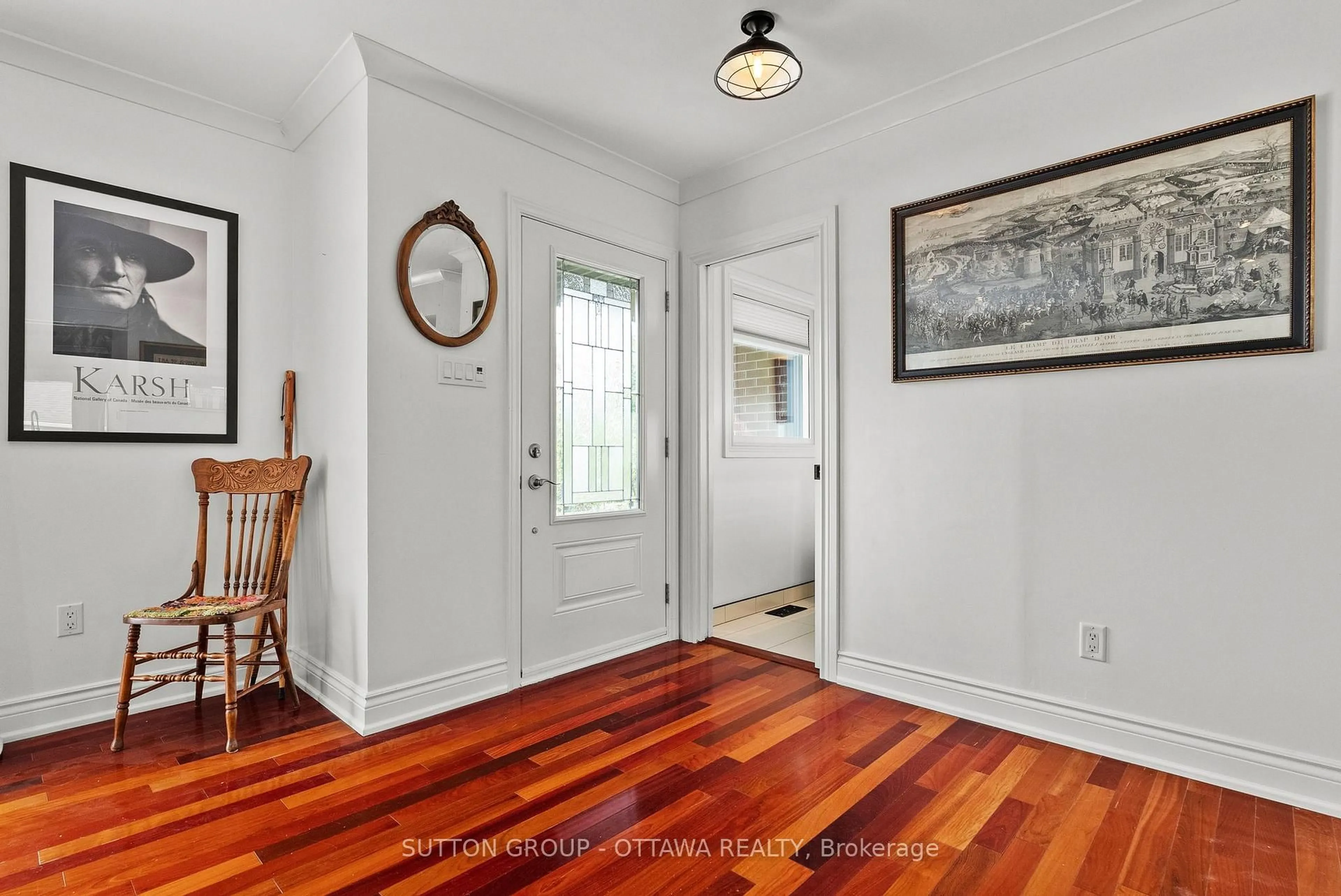Indoor entryway for 2461 Alta Vista Dr, Ottawa Ontario K1H 7M9