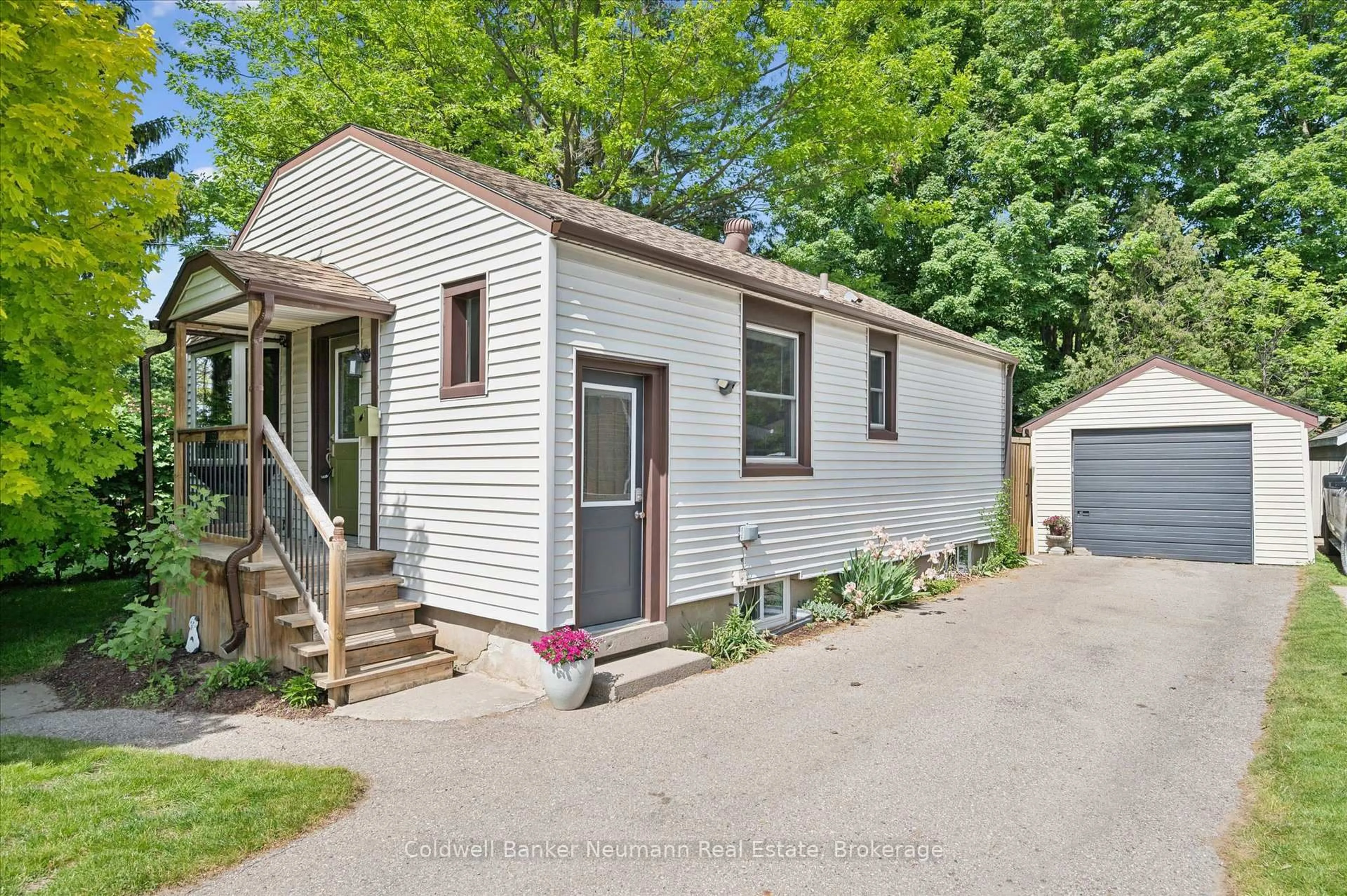 Unknown for 153 Winston Blvd, Cambridge Ontario N3C 1M1