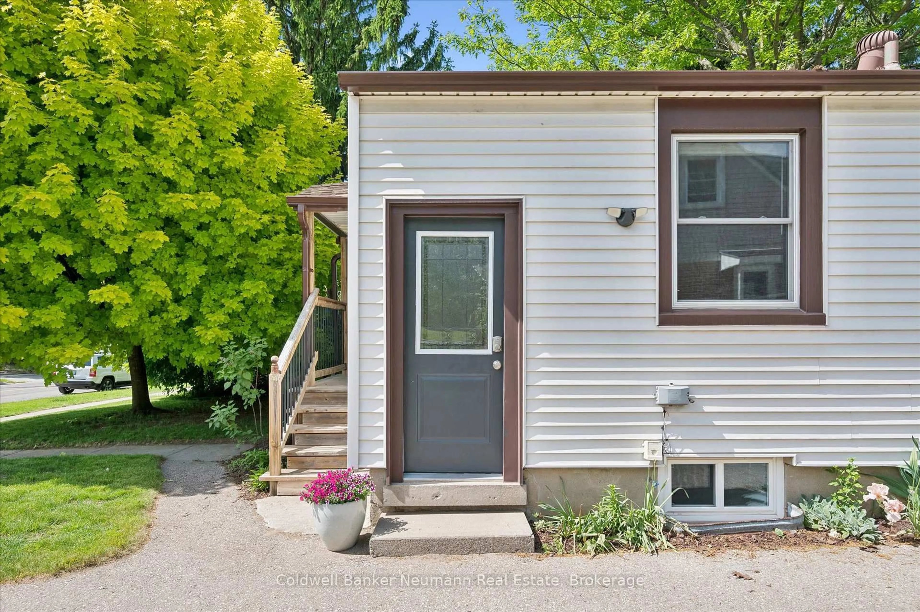 Unknown for 153 Winston Blvd, Cambridge Ontario N3C 1M1