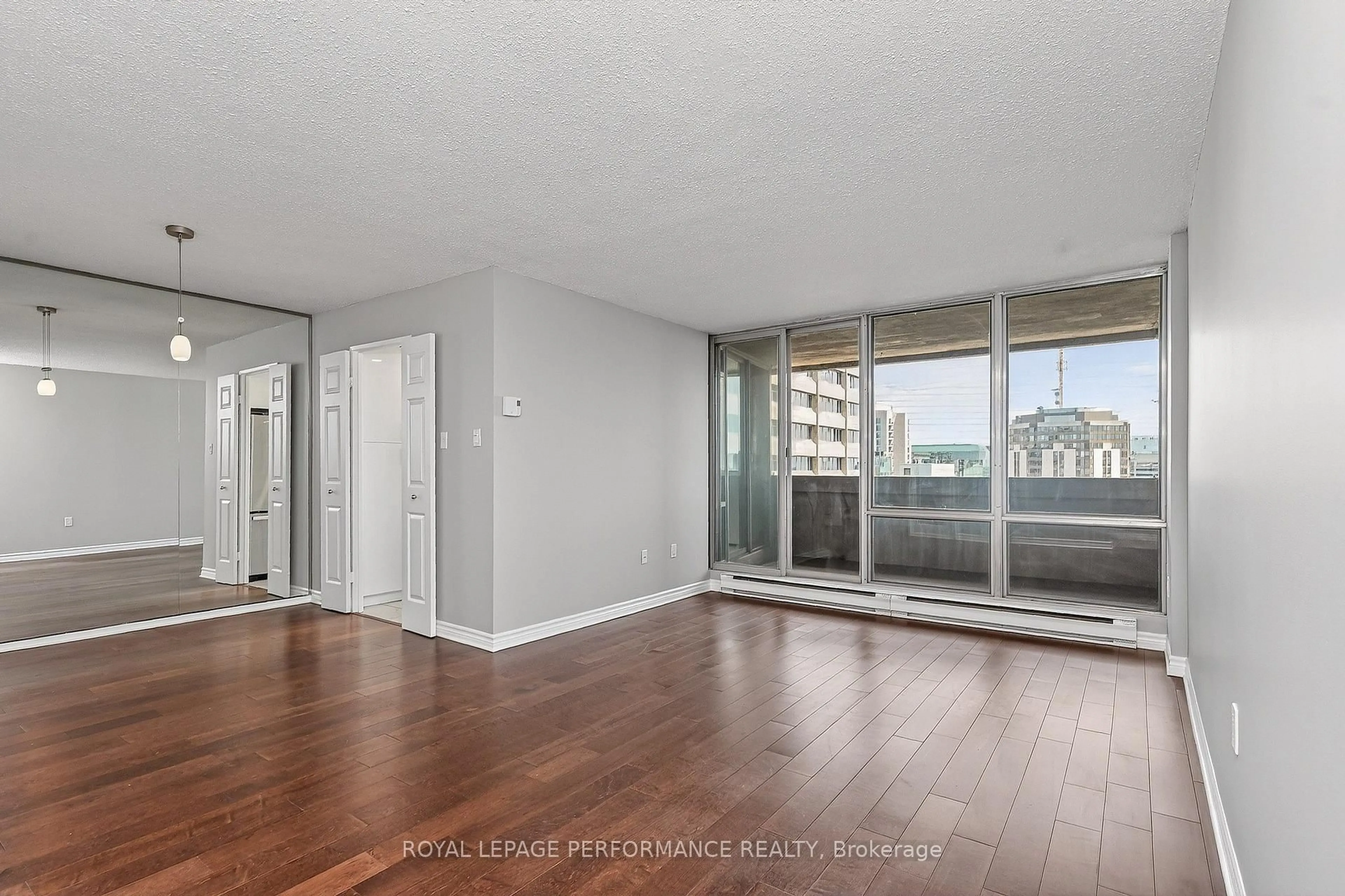 A pic of a room for 530 Laurier Ave #2502, Ottawa Ontario K1R 7T1