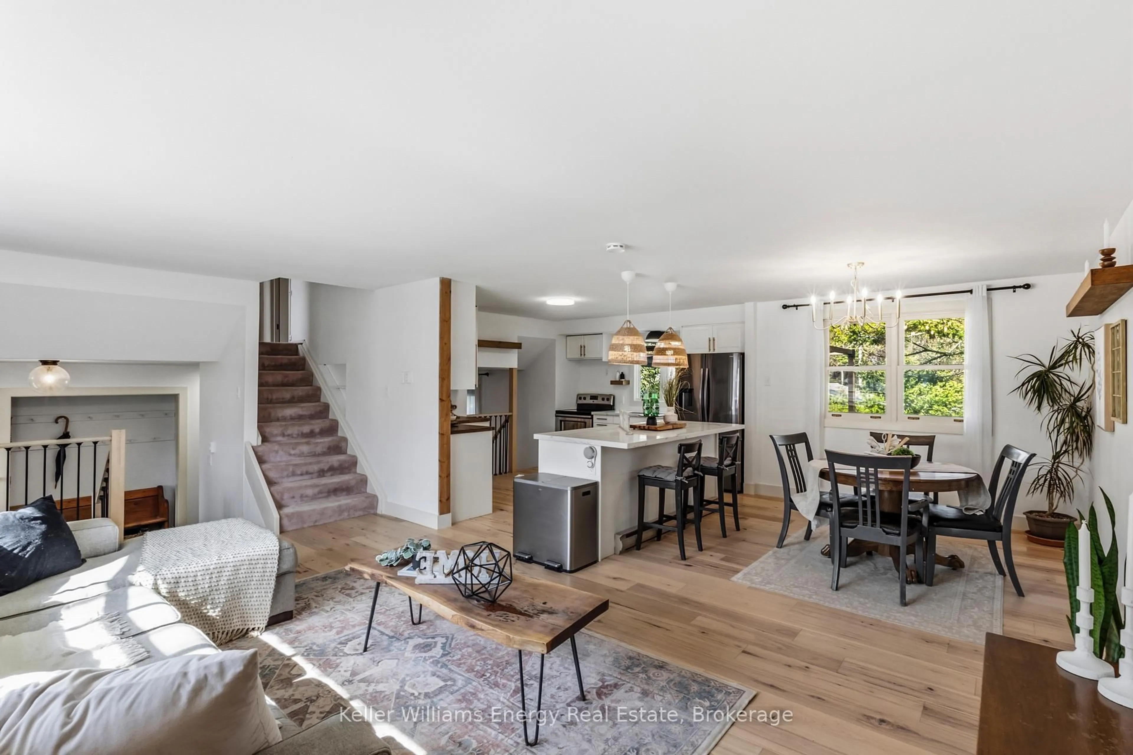Open concept kitchen, unknown for 58 Victoria Ave, Kawartha Lakes Ontario K9V 4G5