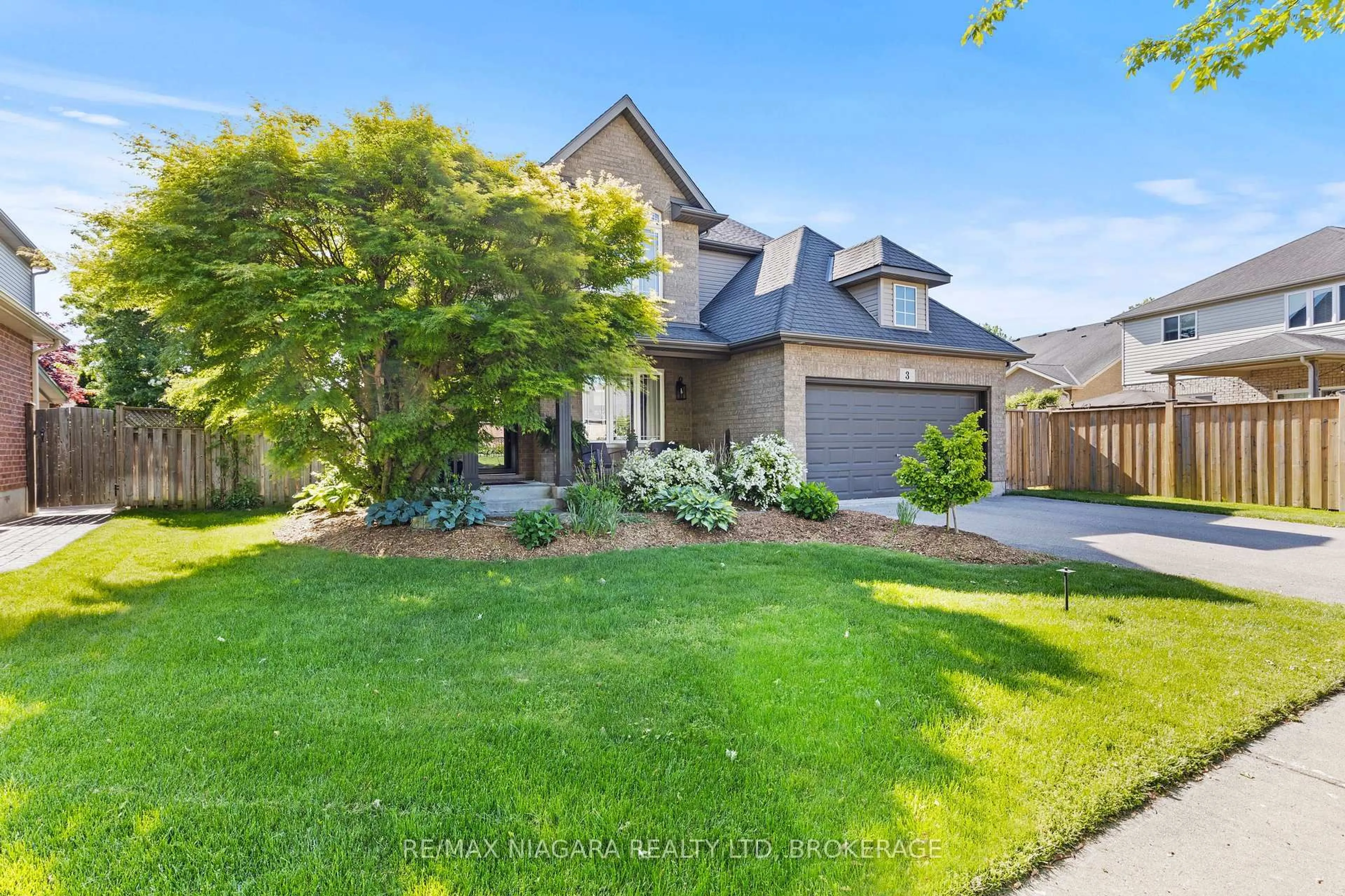 A pic from outside/outdoor area/front of a property/back of a property/a pic from drone, street for 3 Fisher Dr, Niagara-on-the-Lake Ontario L0S 1T0