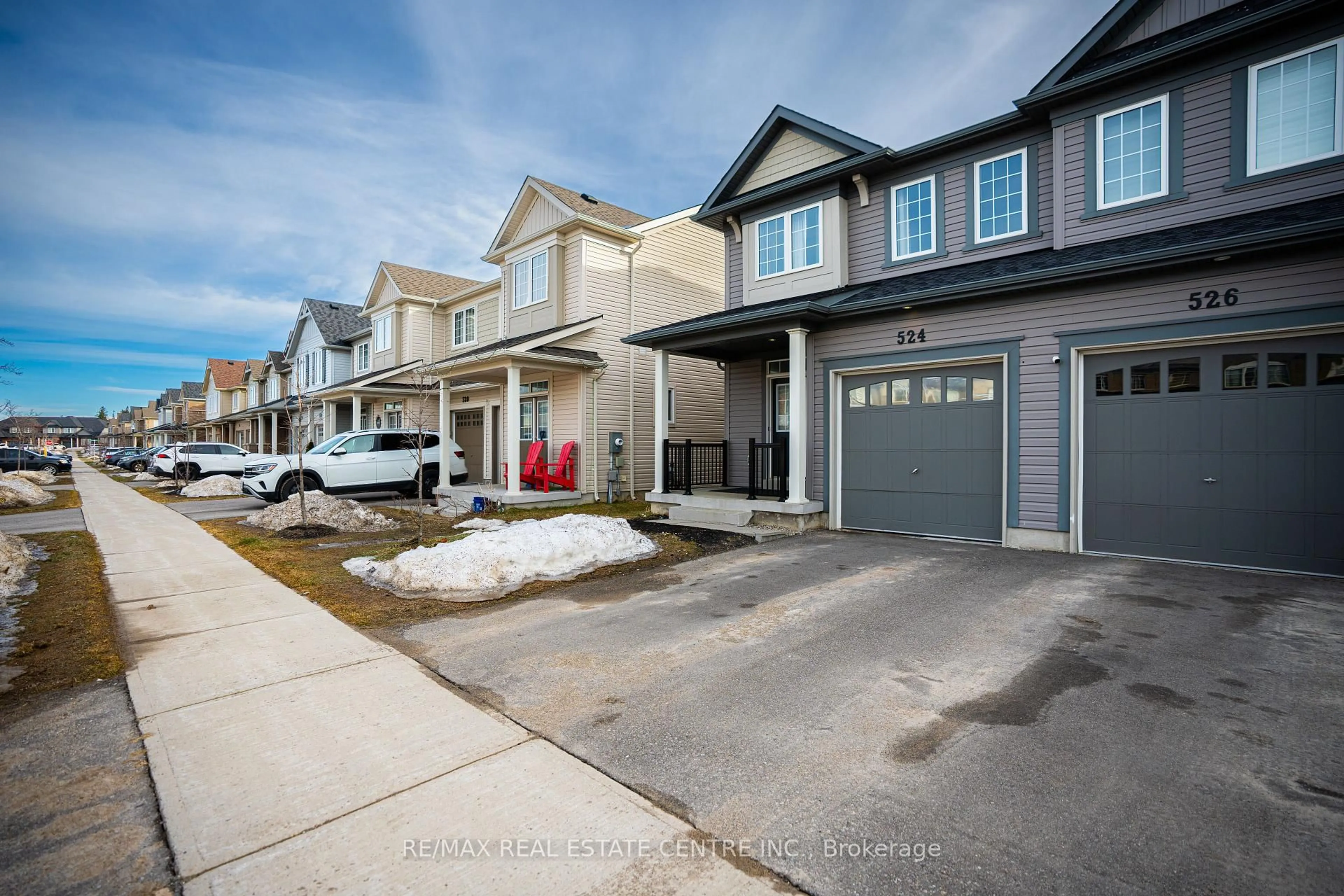 A pic from outside/outdoor area/front of a property/back of a property/a pic from drone, street for 524 Brooks St, Shelburne Ontario L9V 2X8