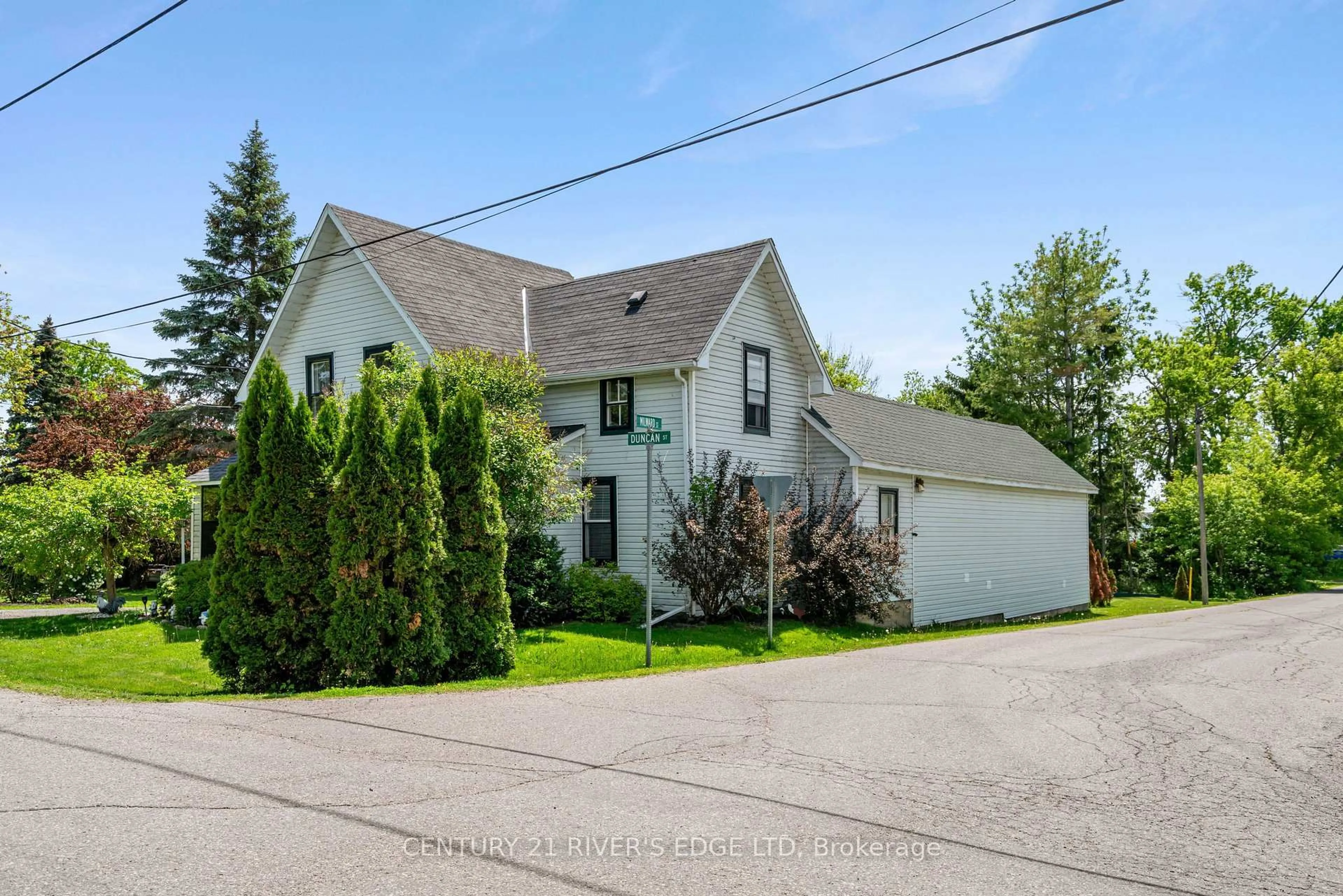 A pic from outside/outdoor area/front of a property/back of a property/a pic from drone, street for 5694 Duncan St, South Dundas Ontario K0C 1X0