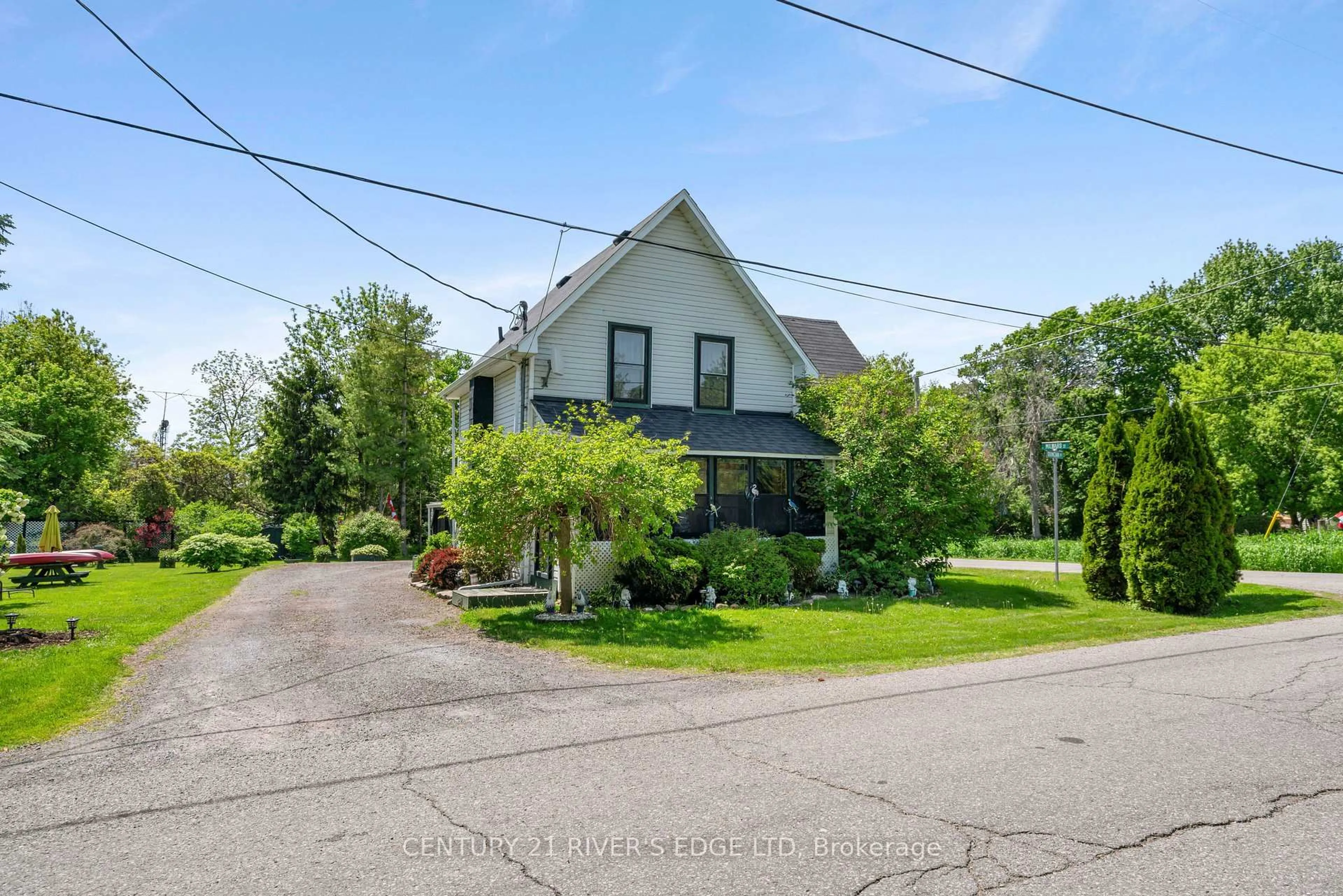 A pic from outside/outdoor area/front of a property/back of a property/a pic from drone, street for 5694 Duncan St, South Dundas Ontario K0C 1X0