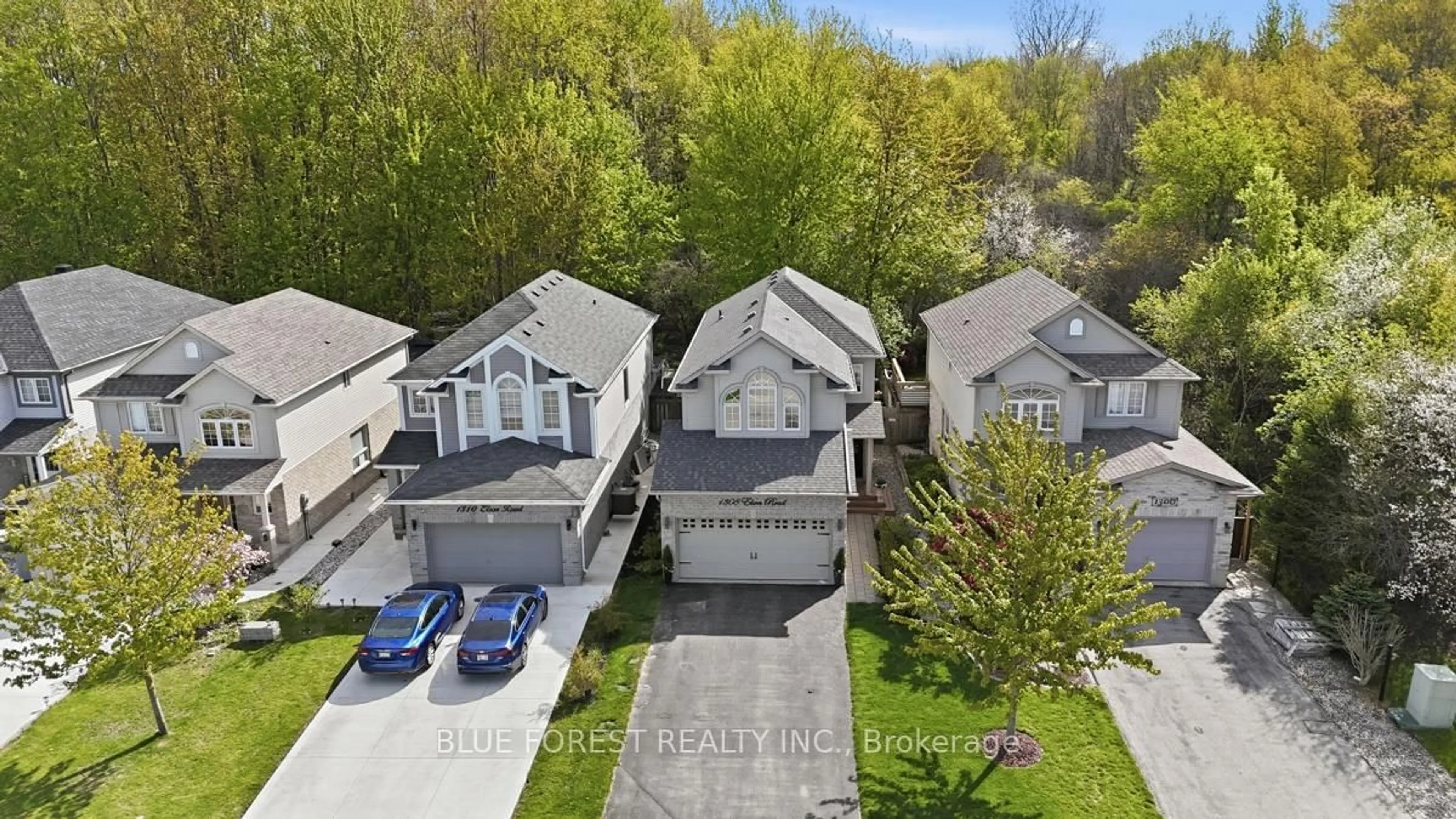 A pic from outside/outdoor area/front of a property/back of a property/a pic from drone, street for 1308 Elson Rd, London North Ontario N6G 5R2