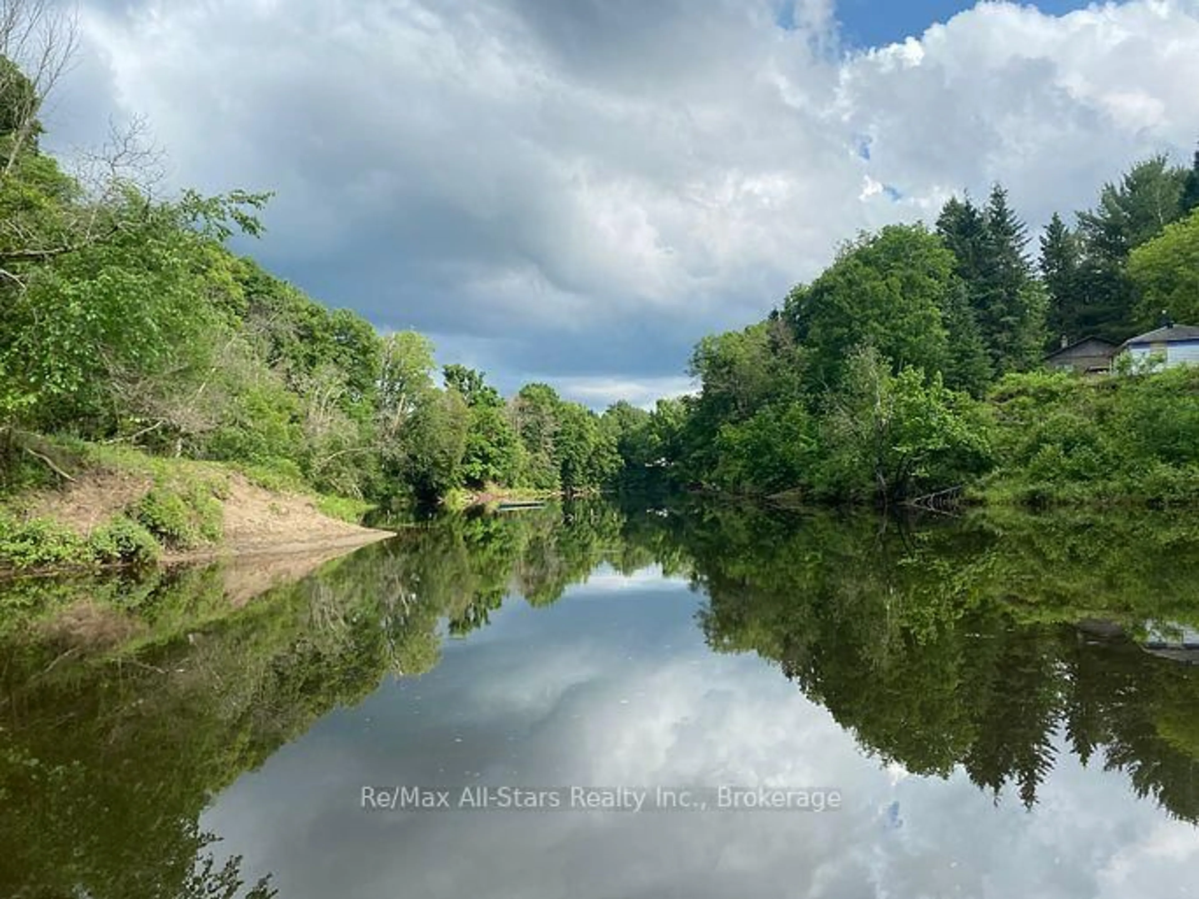 Blurry image for 60 Reed Blvd, Kawartha Lakes Ontario K0M 1C0
