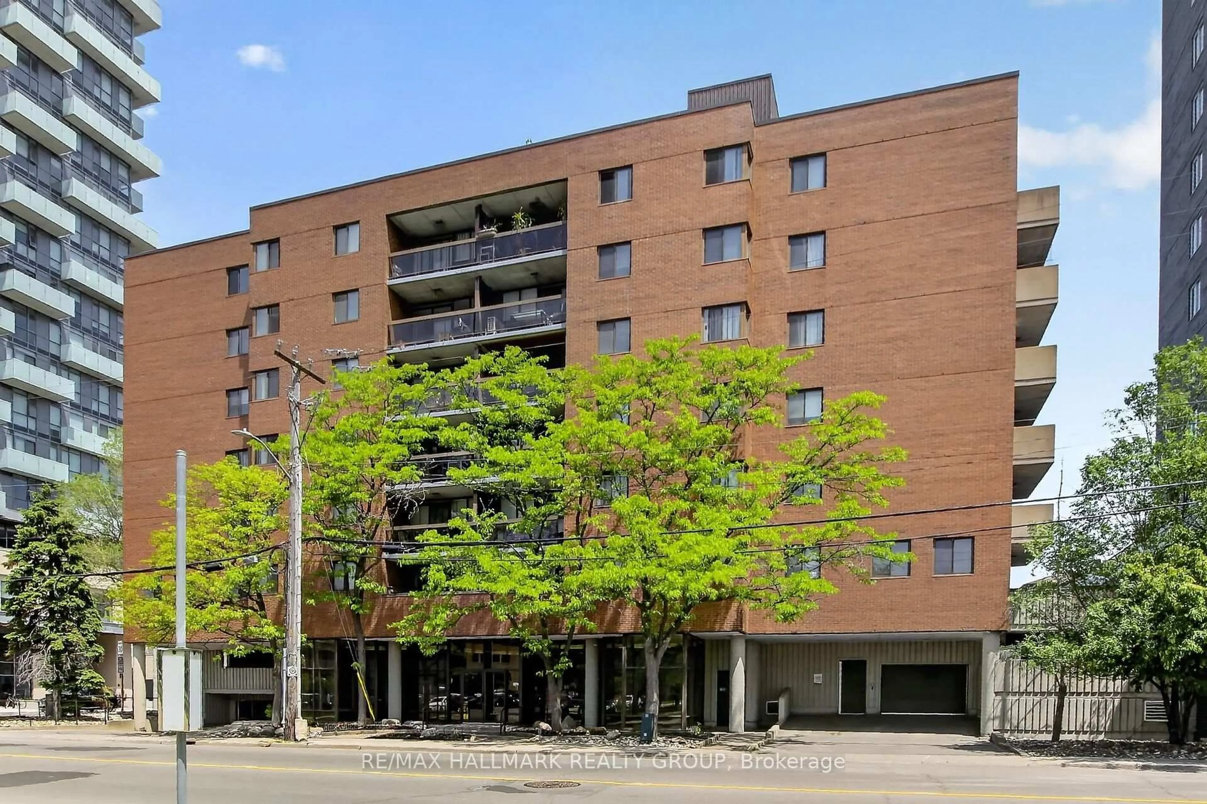 Patio, building for 191 Parkdale Ave #602, Ottawa Ontario K1Y 1E8