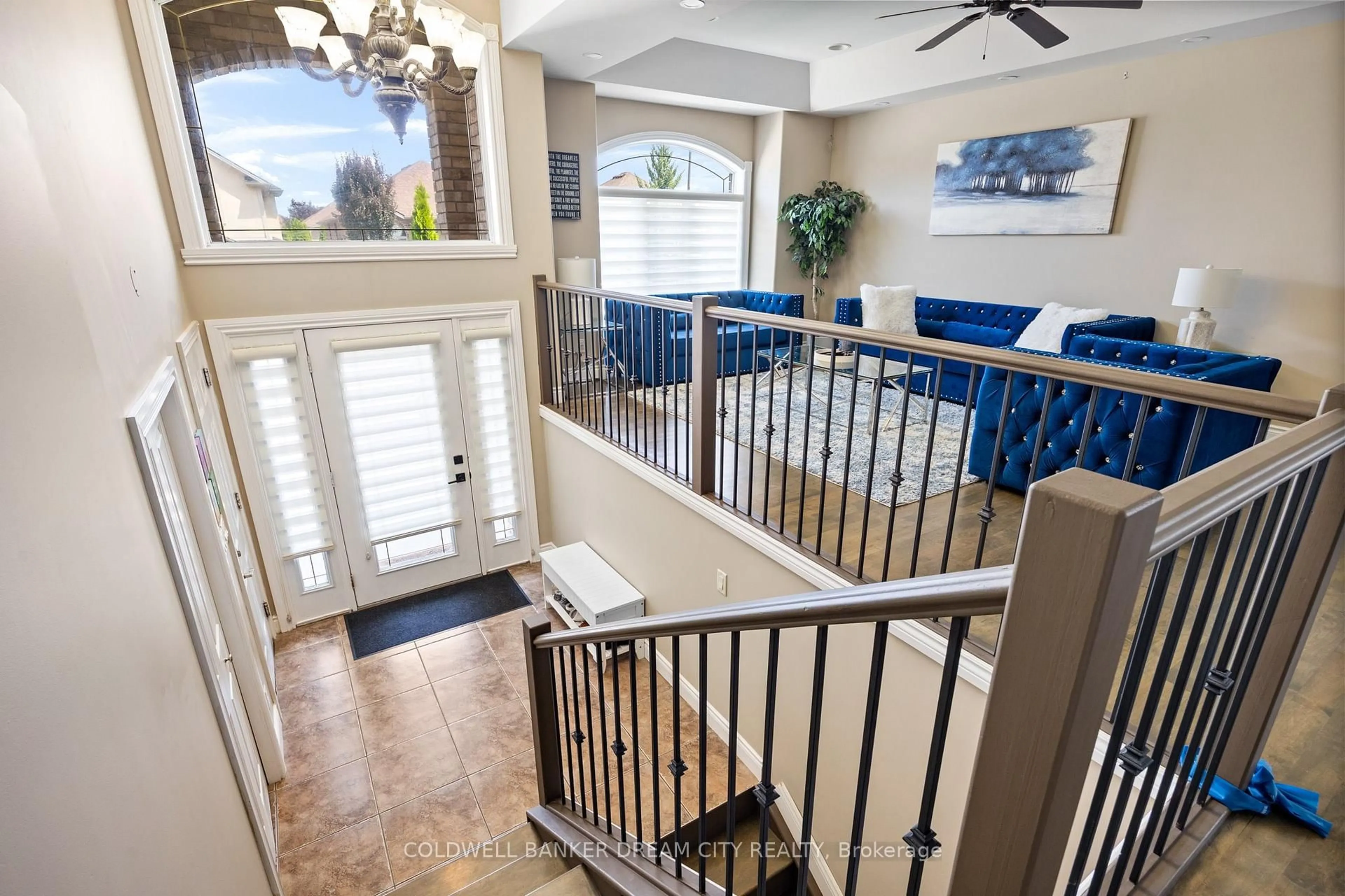 Indoor foyer for 239 BRANTON Cres, Lakeshore Ontario N9K 1E2