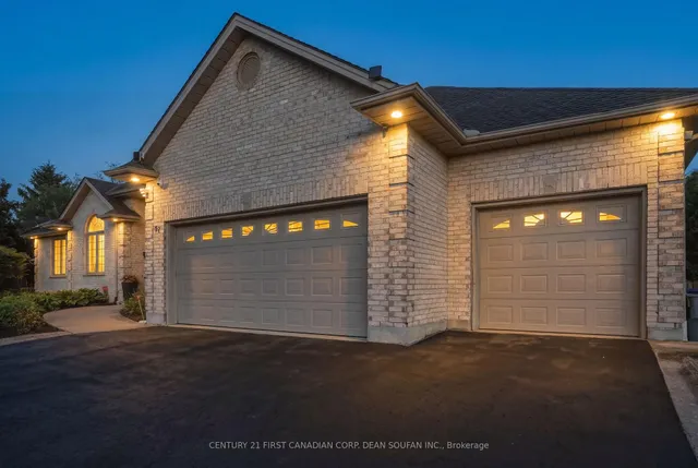 87 Sir James Crt, Middlesex Centre 2