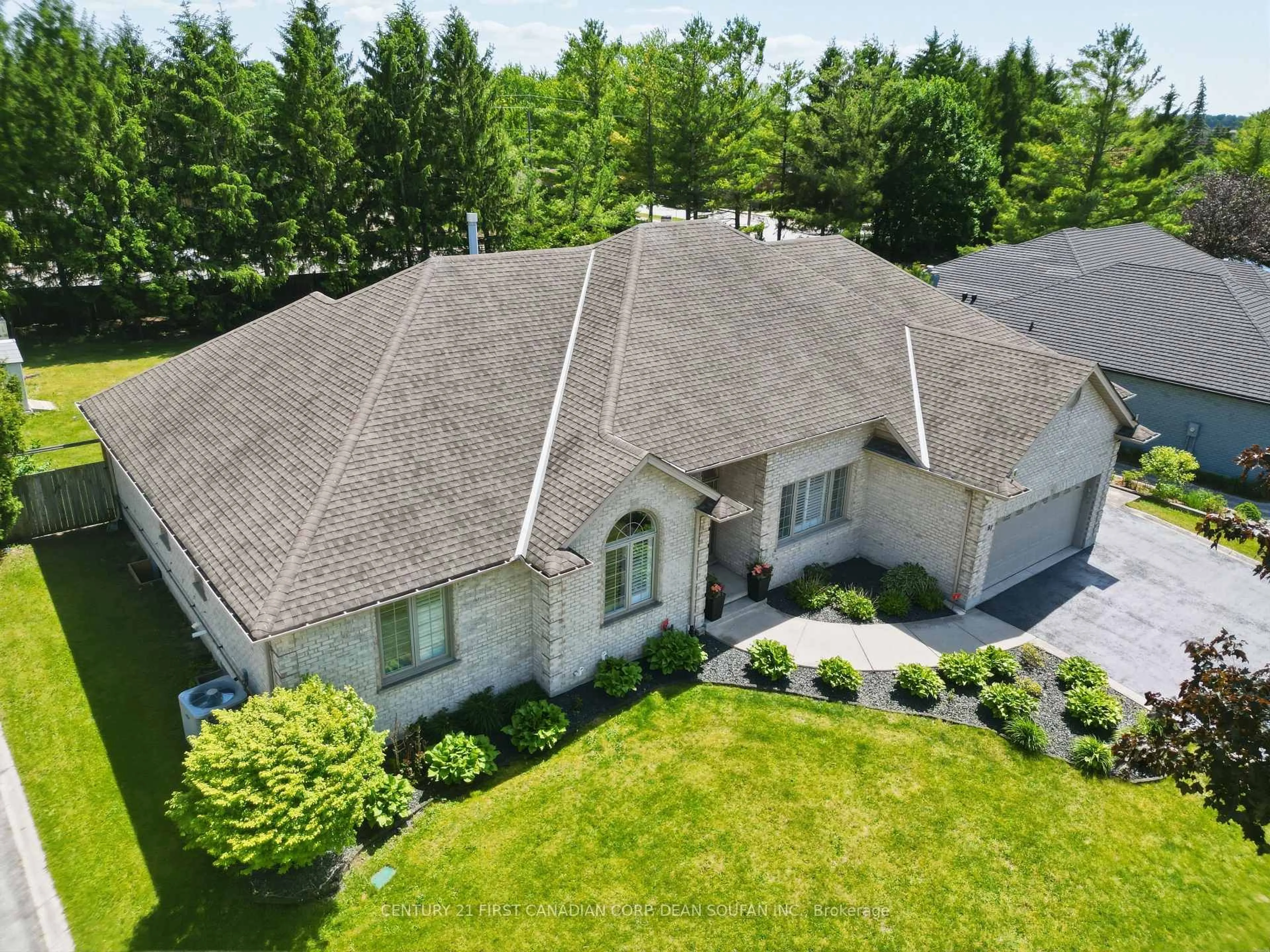 A pic from outside/outdoor area/front of a property/back of a property/a pic from drone, street for 87 Sir James Crt, Middlesex Centre Ontario N0M 1C0