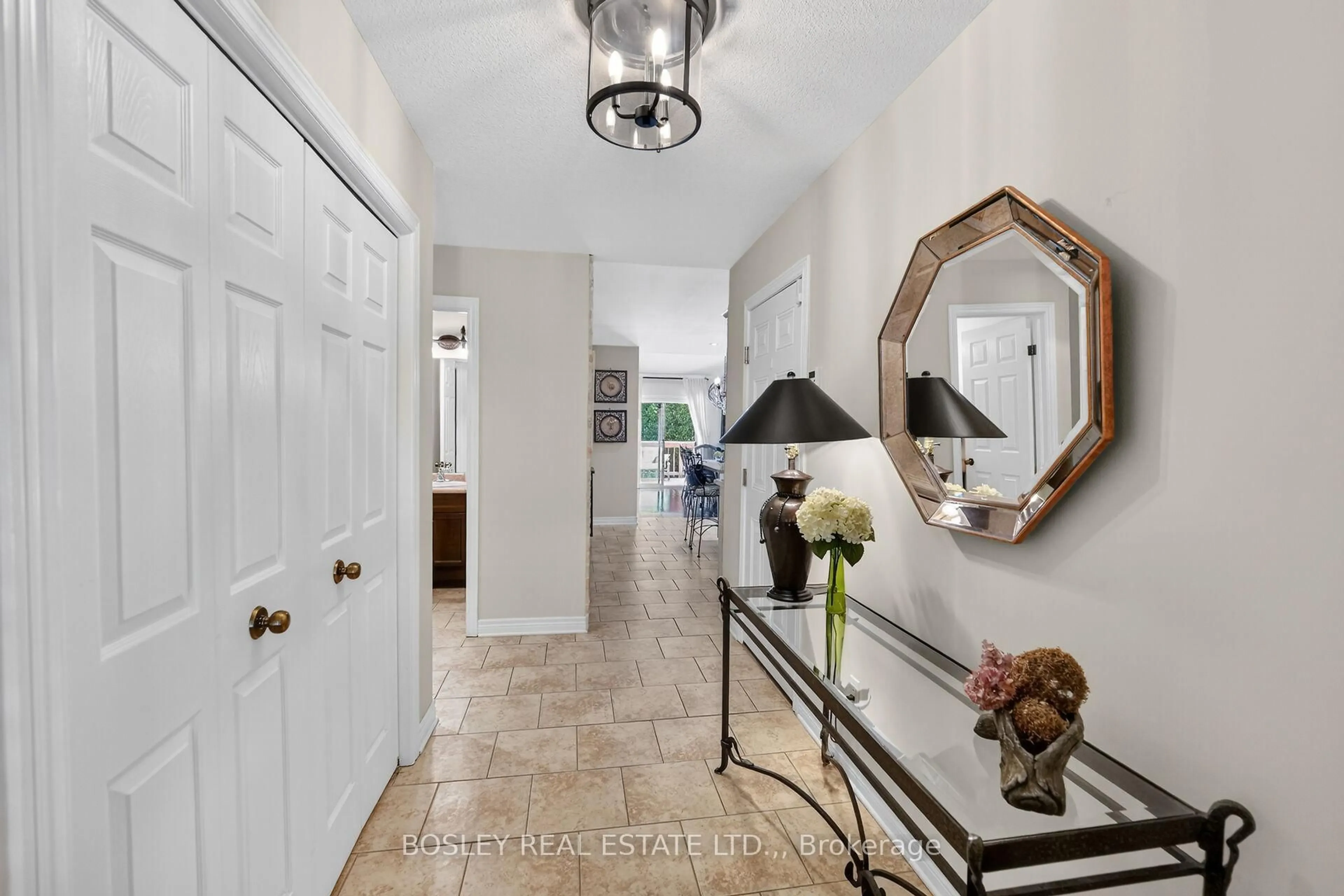 Indoor entryway for 7 Gibson Pl #Unit 12, St. Catharines Ontario L2R 0A3
