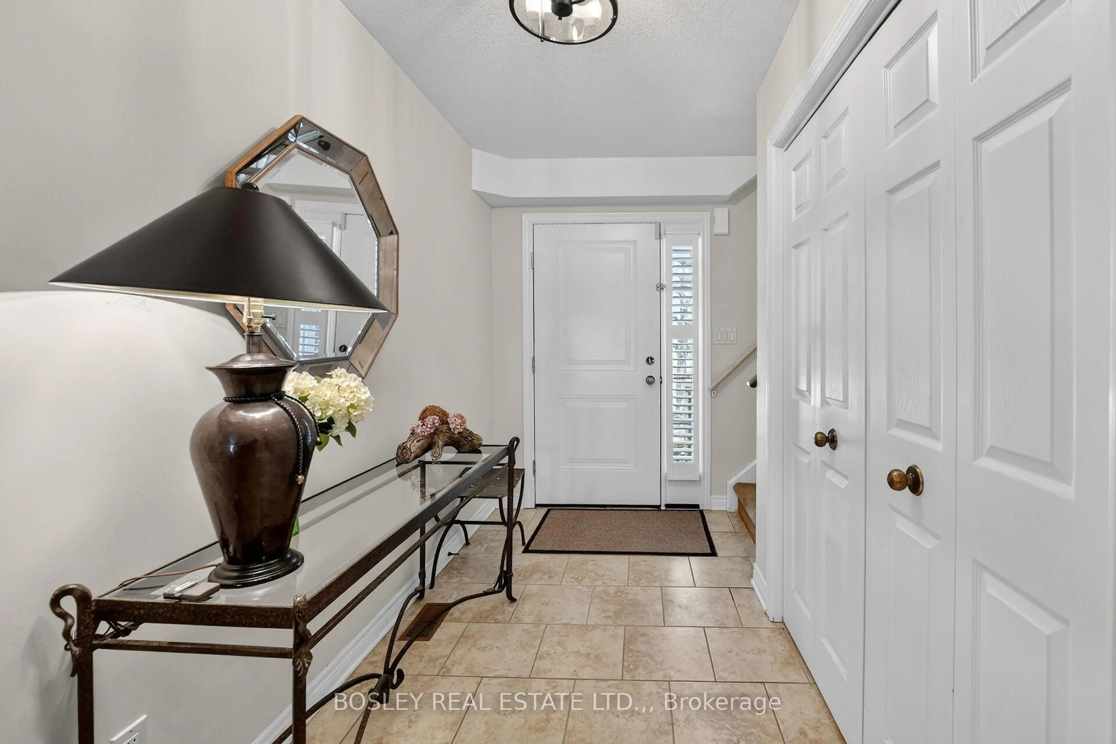 Indoor entryway for 7 Gibson Pl #Unit 12, St. Catharines Ontario L2R 0A3