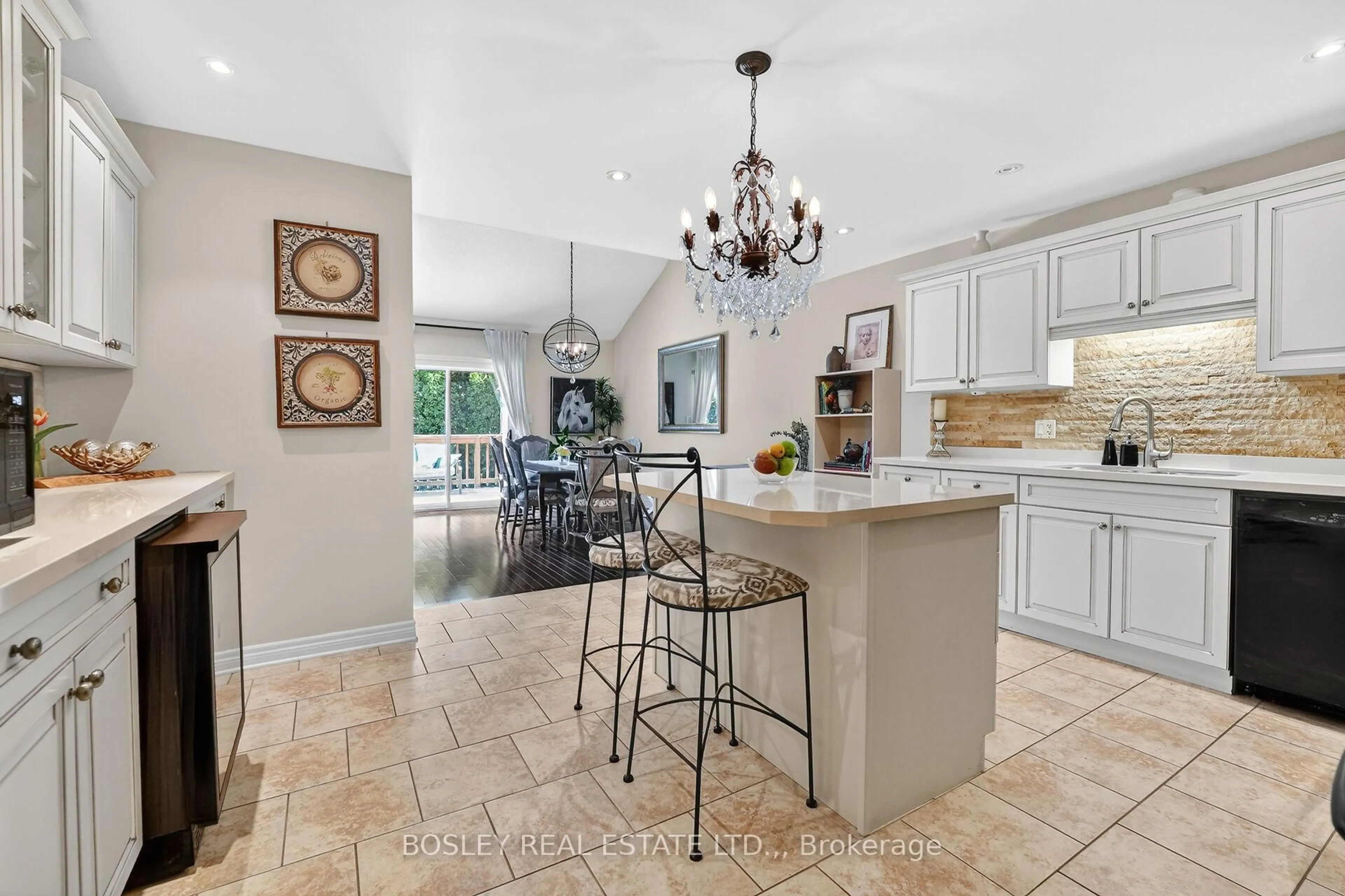 Open concept kitchen, ceramic/tile floor for 7 Gibson Pl #Unit 12, St. Catharines Ontario L2R 0A3