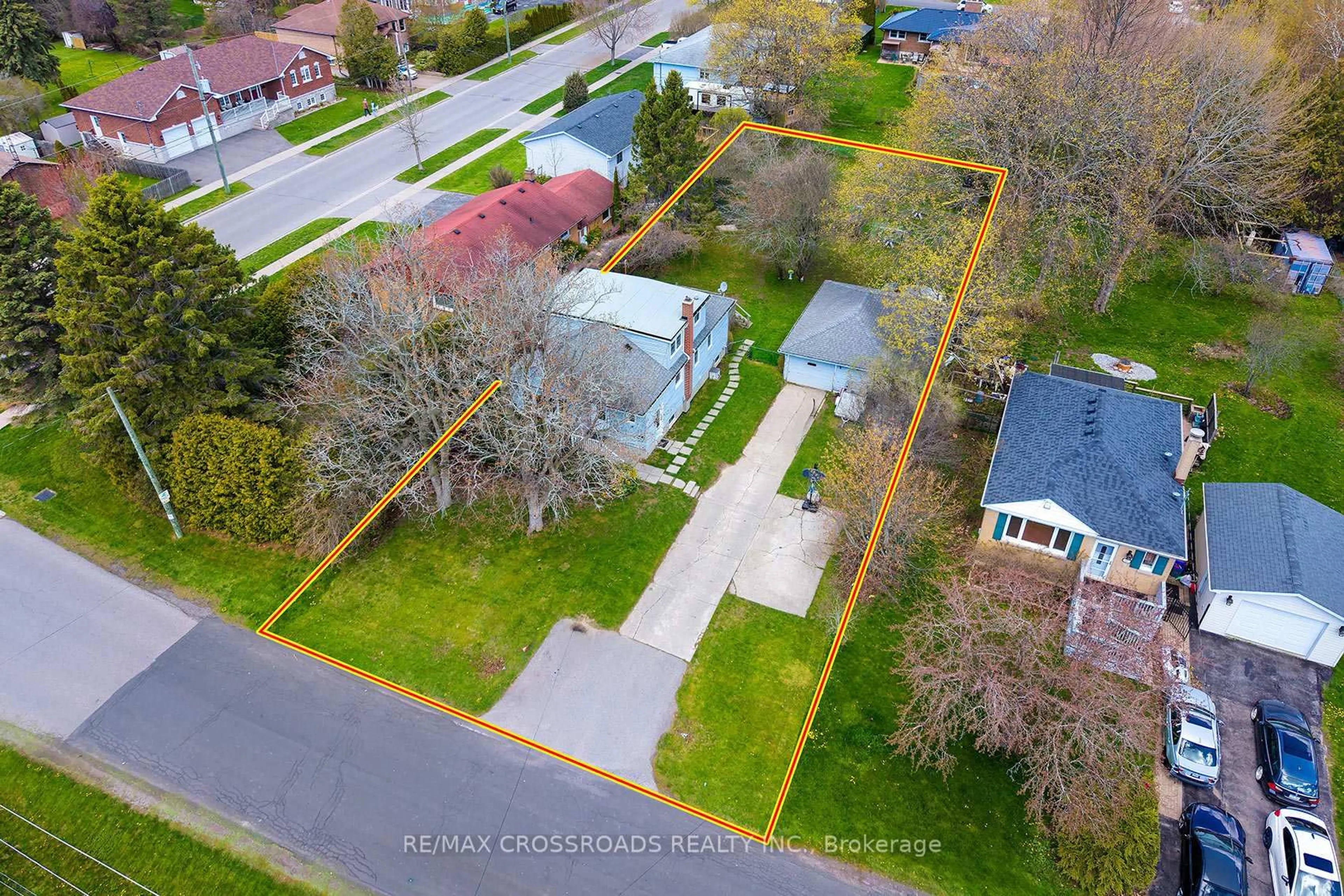A pic from outside/outdoor area/front of a property/back of a property/a pic from drone, street for 16 Hamilton Ave, Cobourg Ontario K9A 1V6